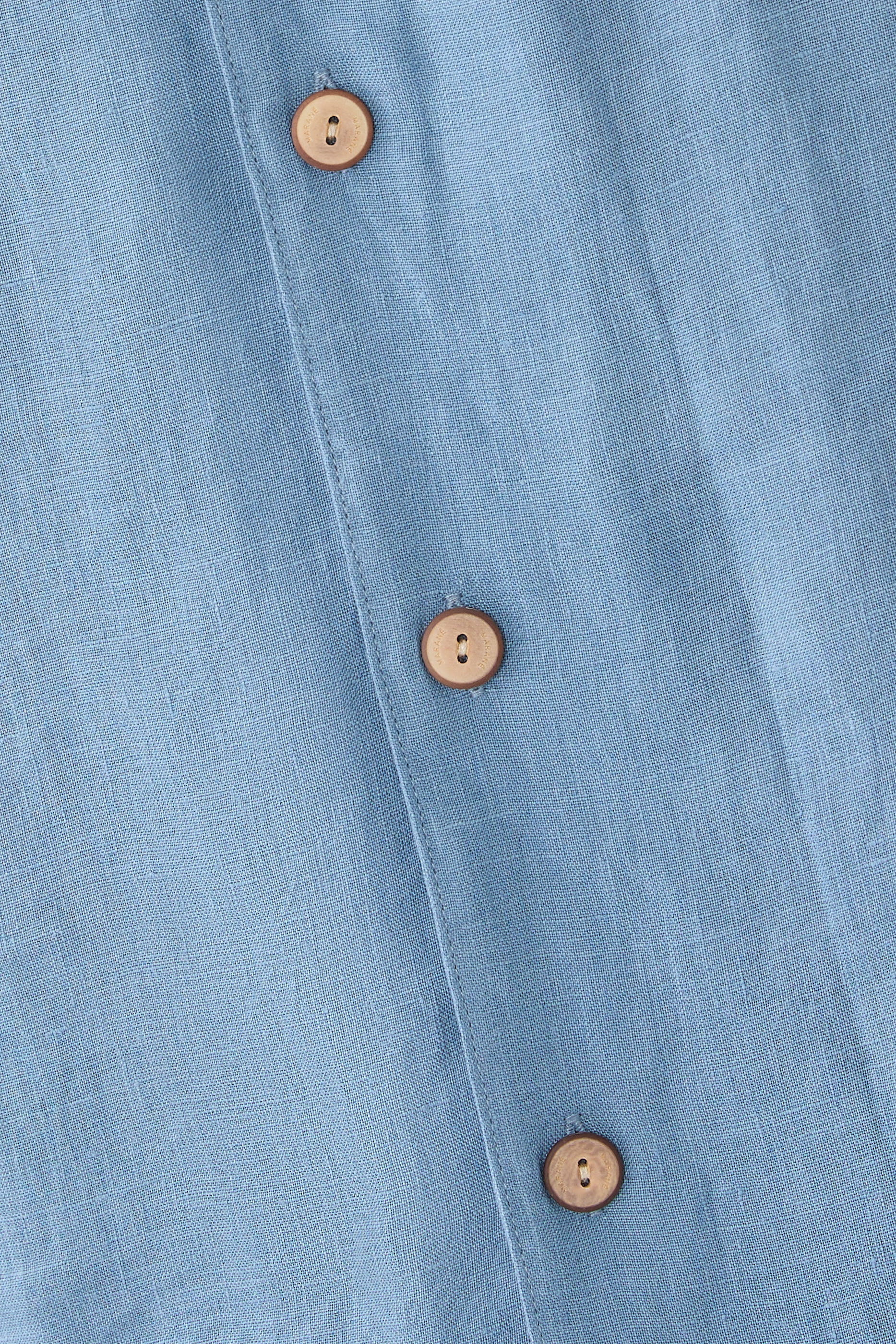 قميص بياقة مطوية