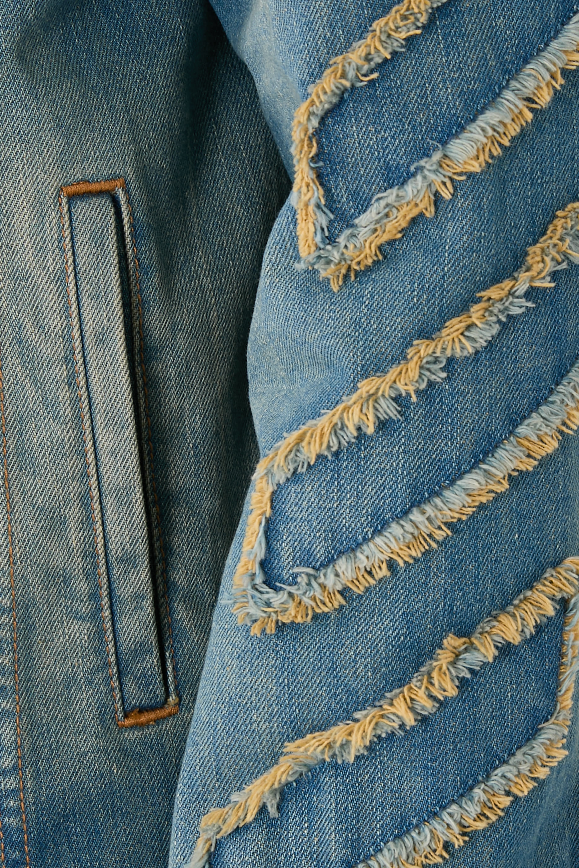 جاكيت سكيت برقعات ممزقة بتصميم خطوط مائلة دنيم