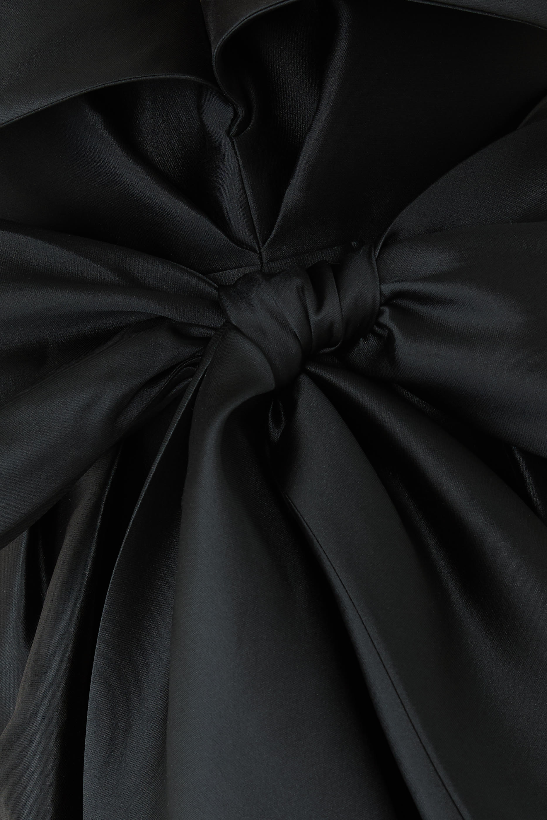 فستان سهرة بأكمام قصيرة