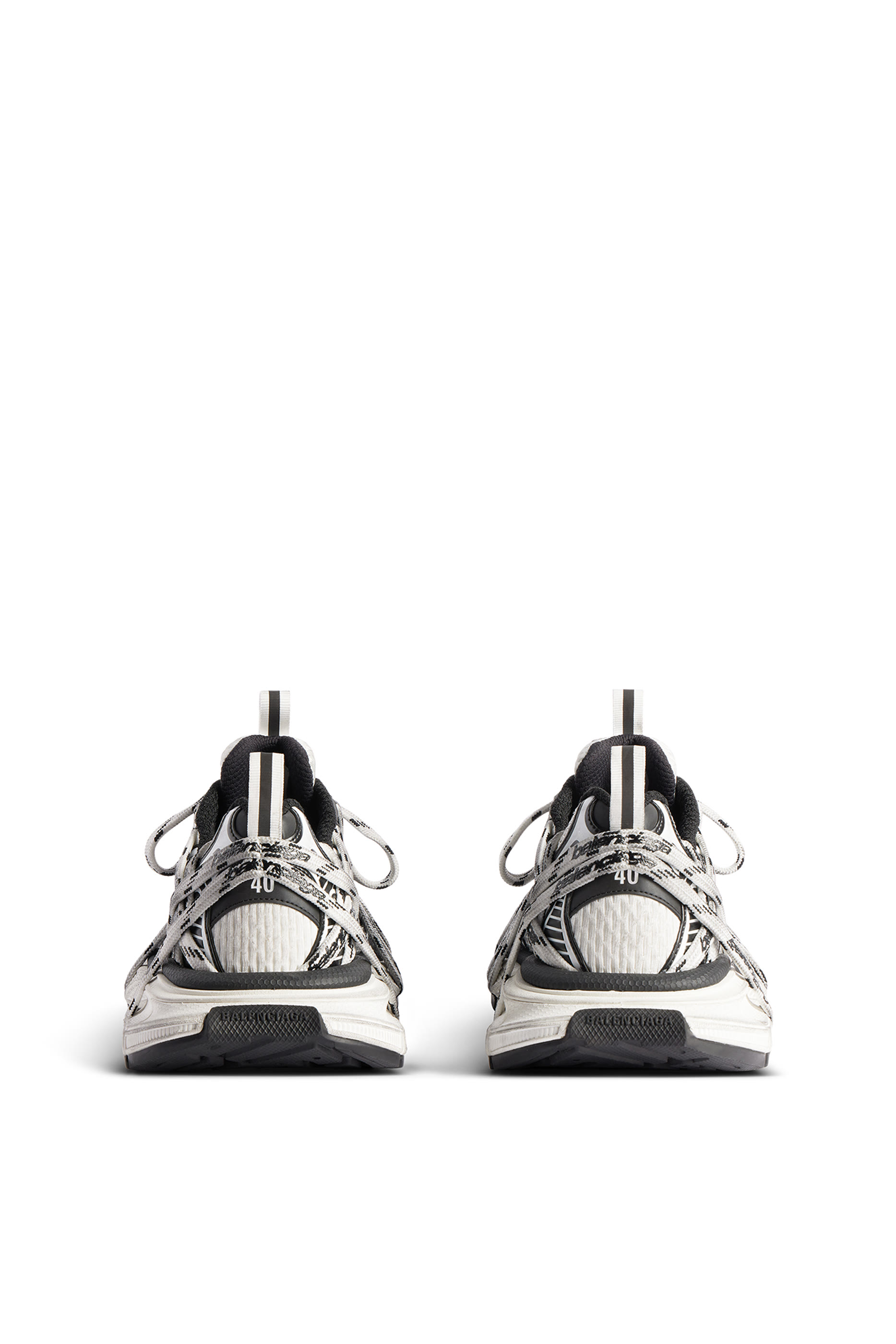 سنيكرز 3 اكس ال بي بأربطة طويلة