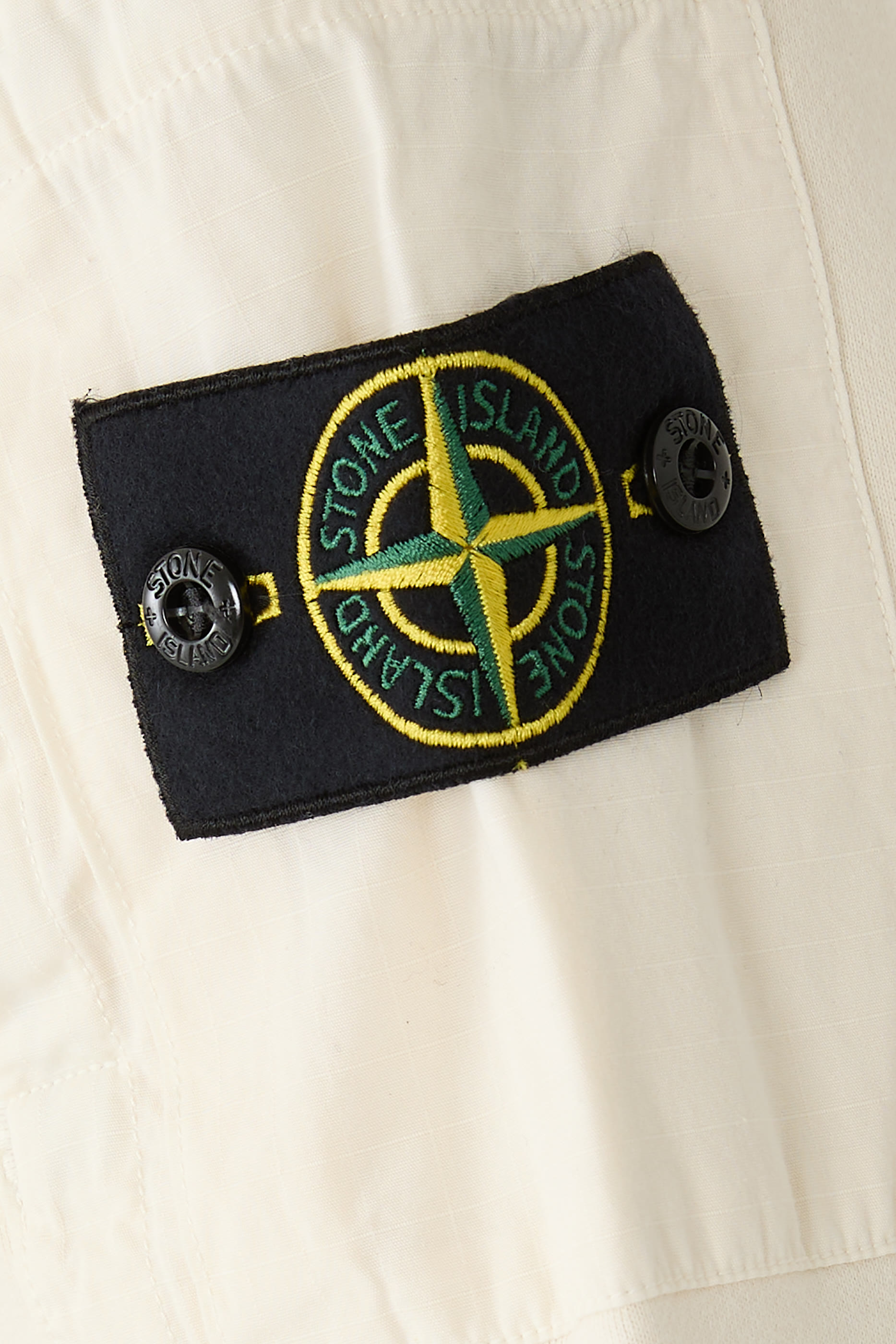 سويت شيرت بجيب مزين برقعة شعار الماركة للموسم الجديد