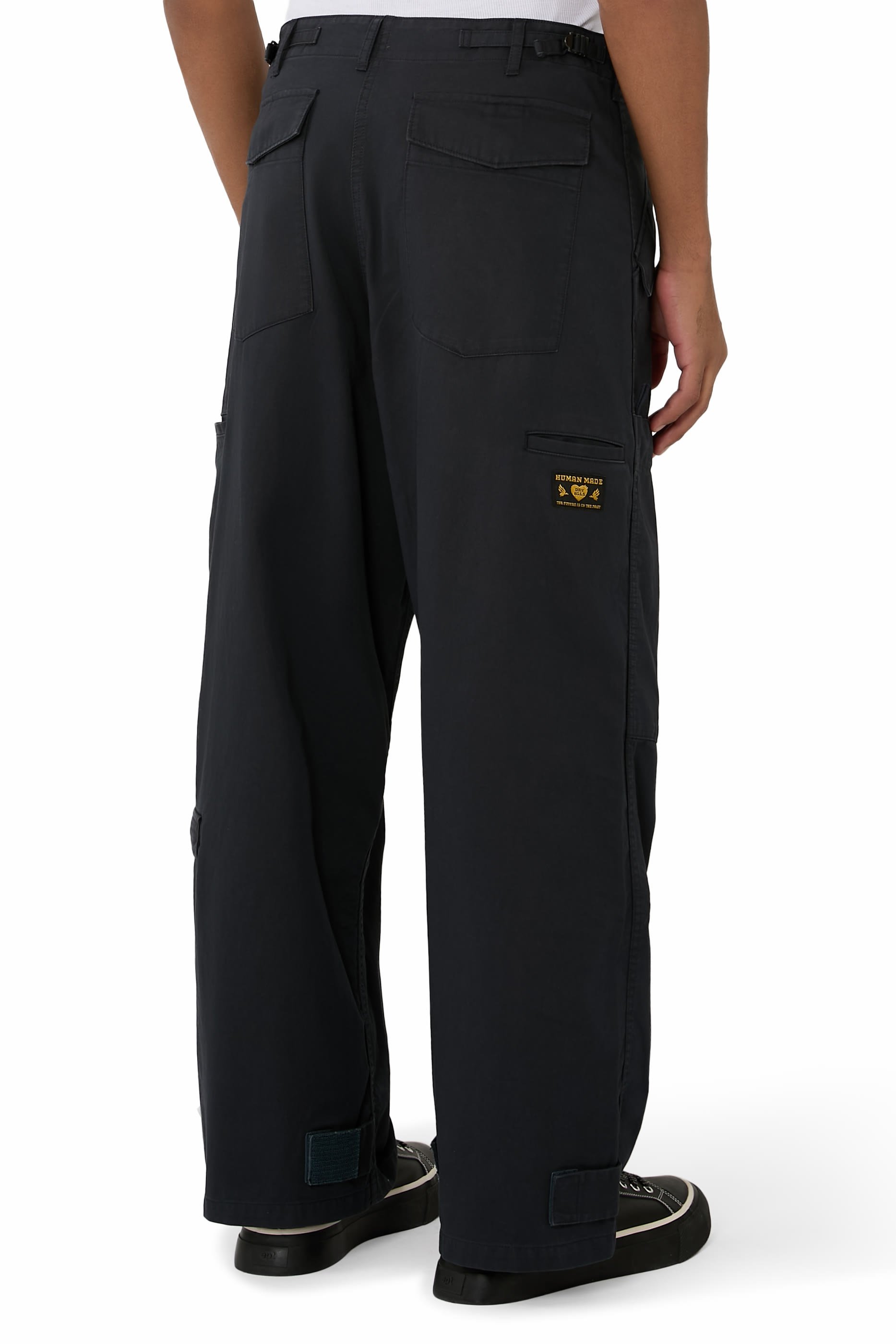 بنطال ميليتاري بقصة واسعة