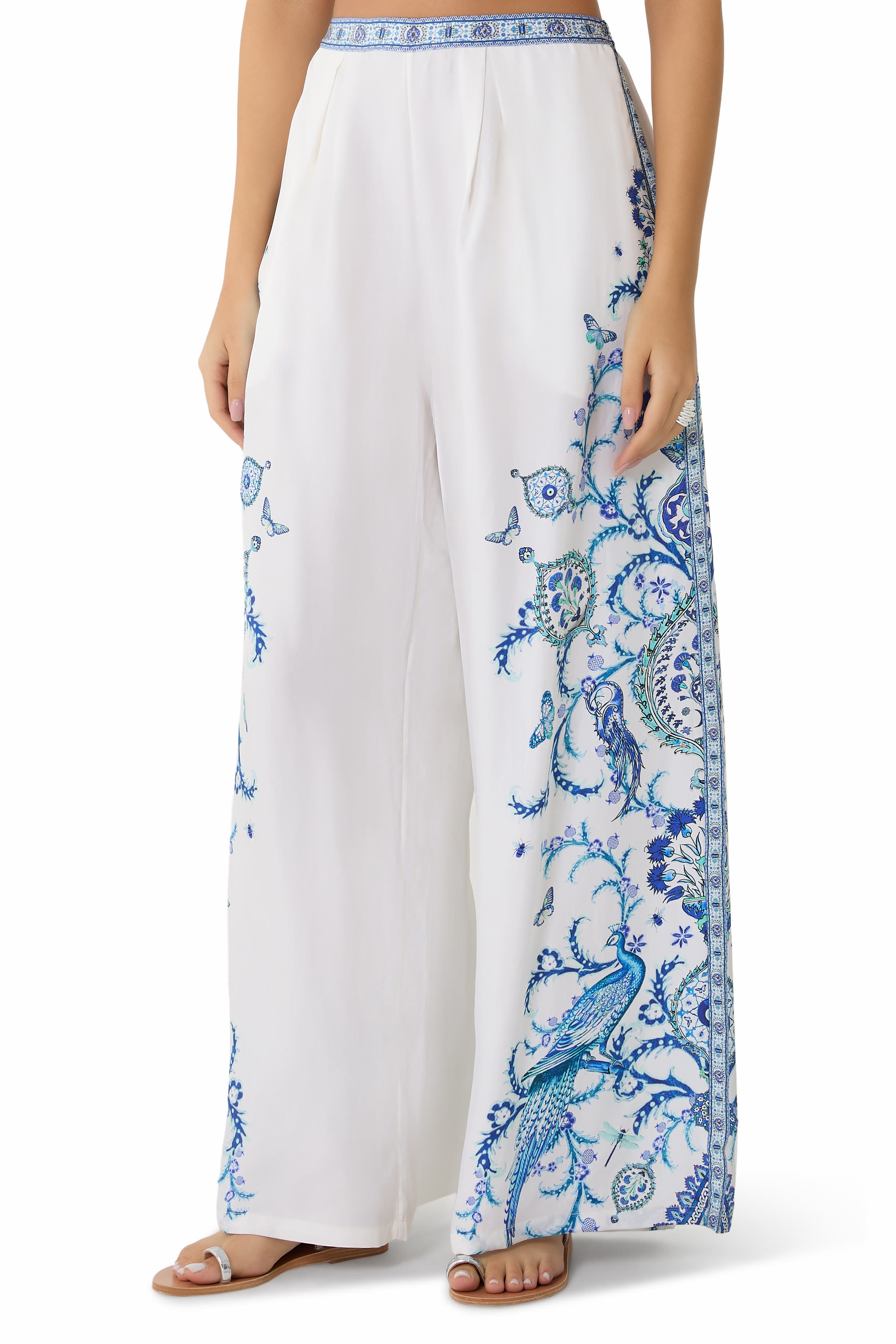 بنطال بطيات في الأمام