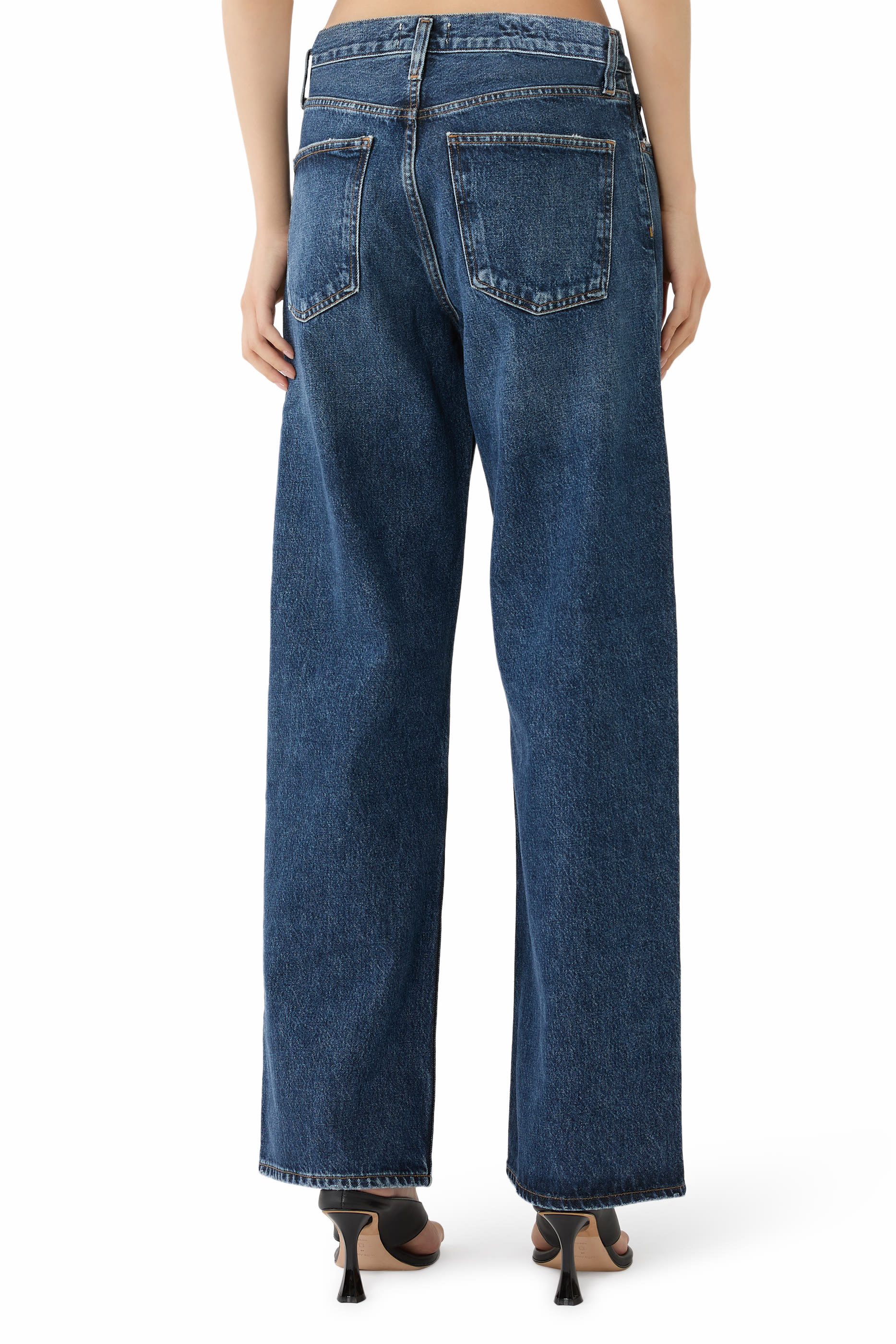 بنطال جينز بقصة ساق واسعة