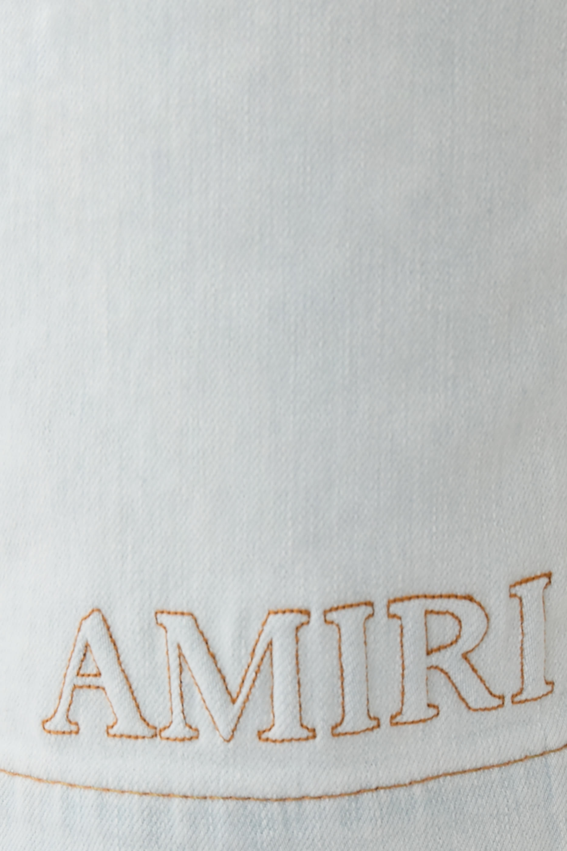 شورت دنيم بشعار الماركة