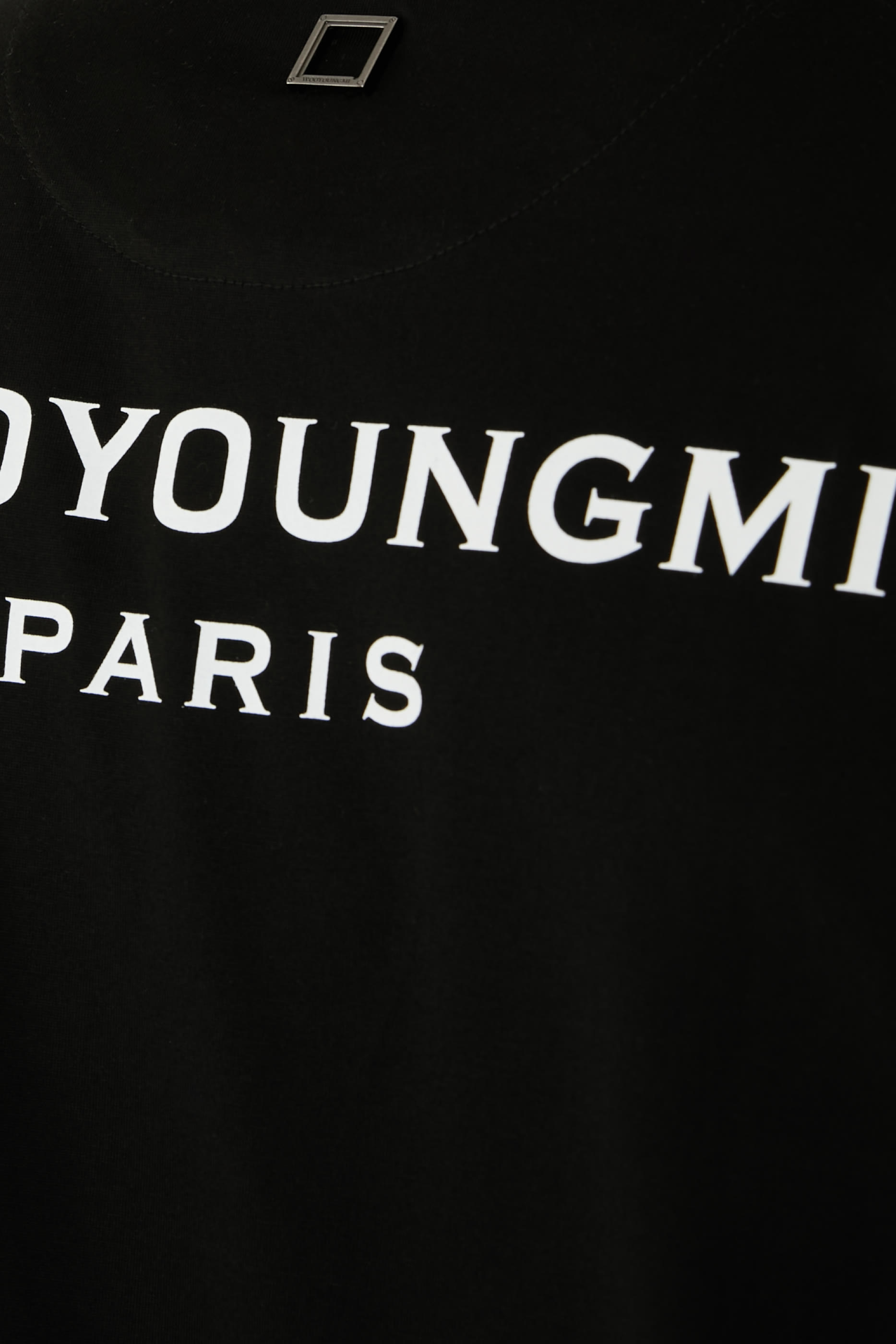 تيشيرت بشعار الماركة في الخلف قطن