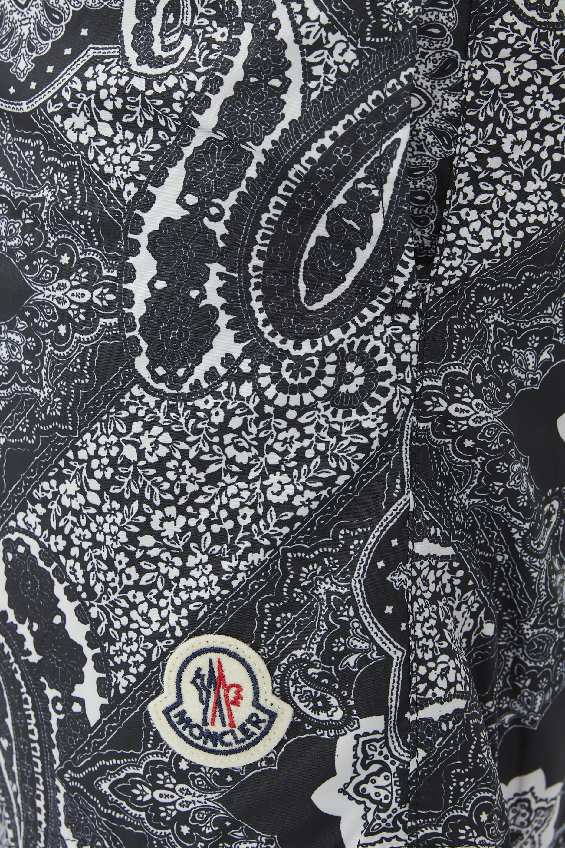 شورت سباحة بطبعات باندانا