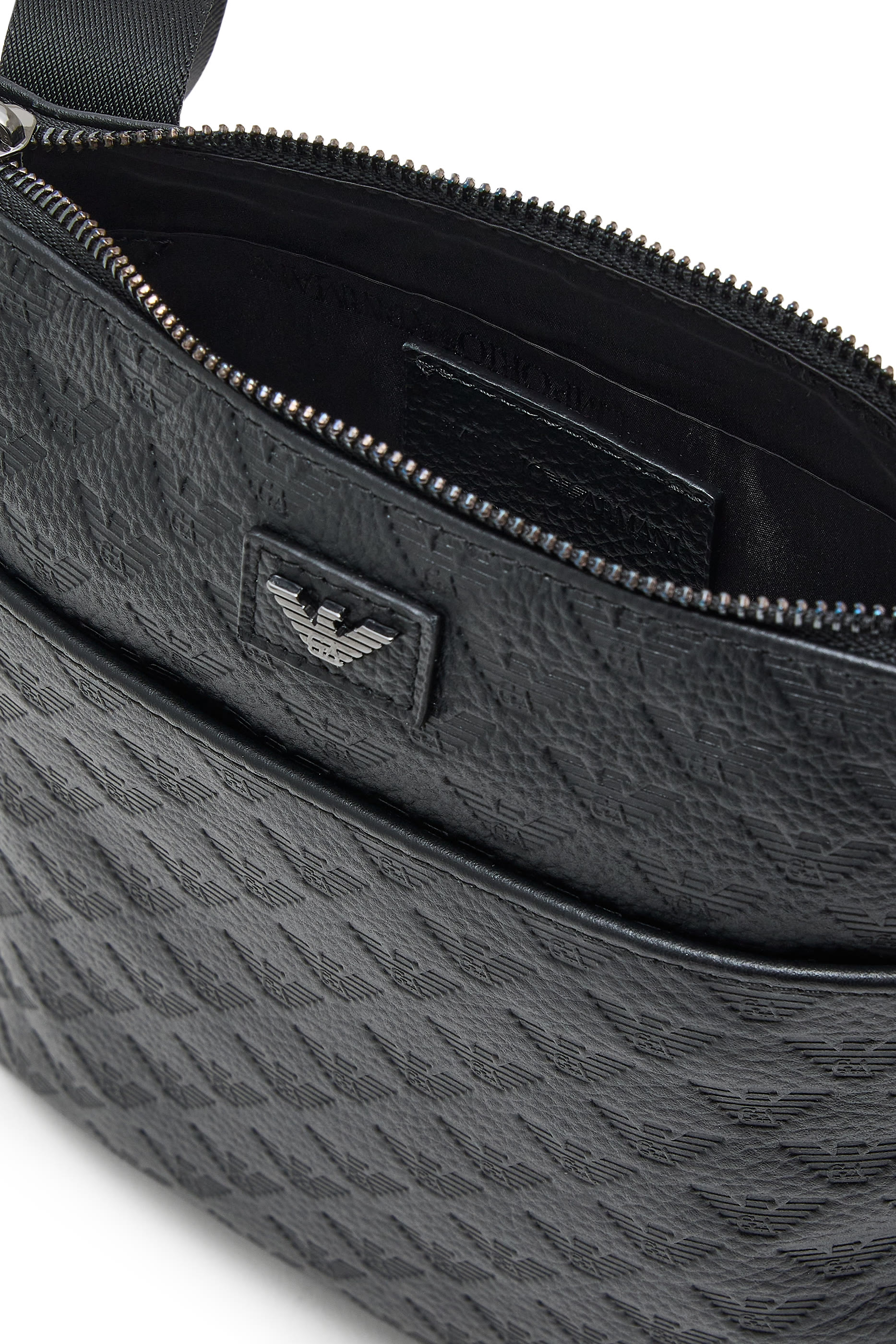 حقيبة كتف رفيعة مزينة بشعار الماركة بالكامل جلد