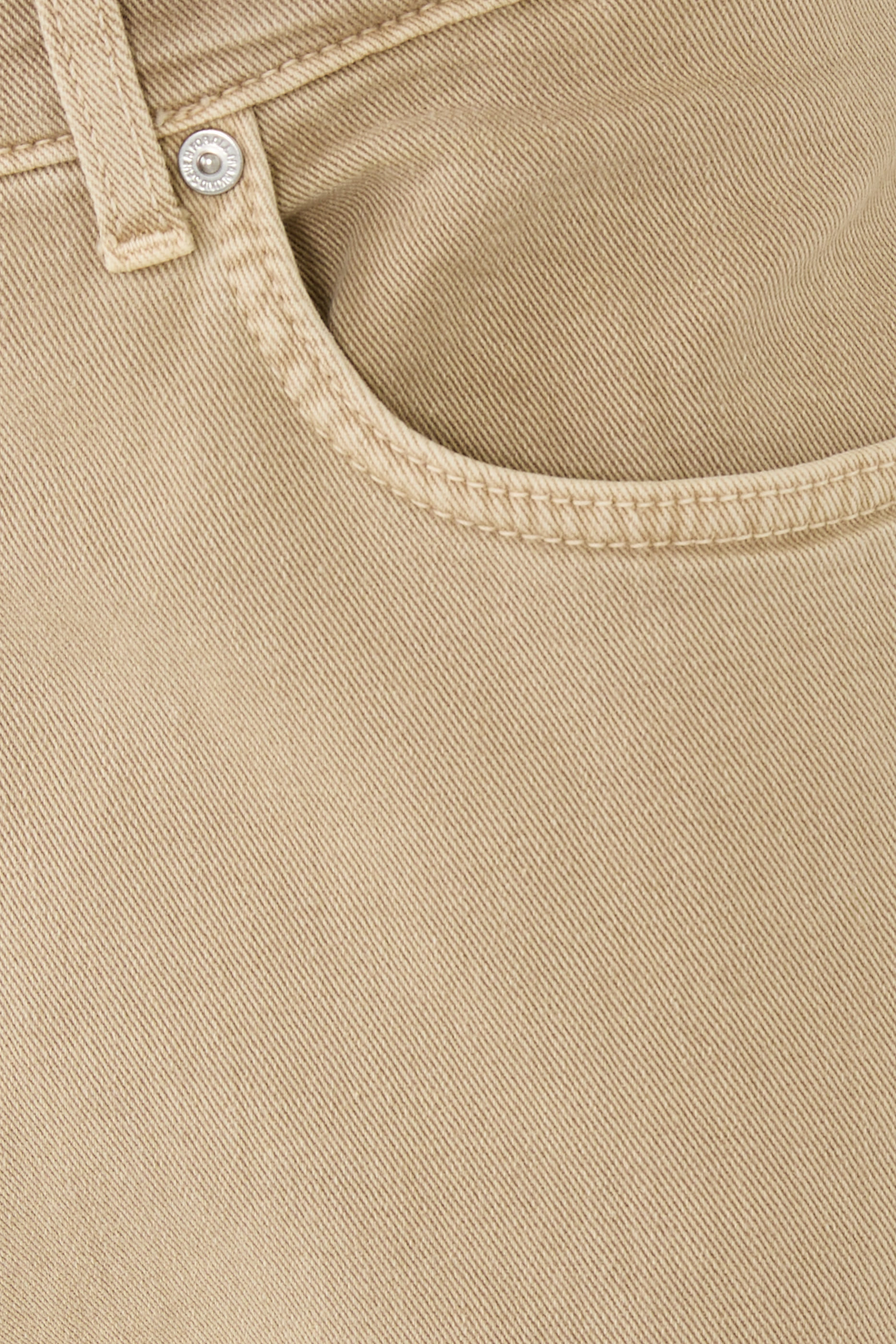 بنطال جينز بقصة ساق مستقيمة