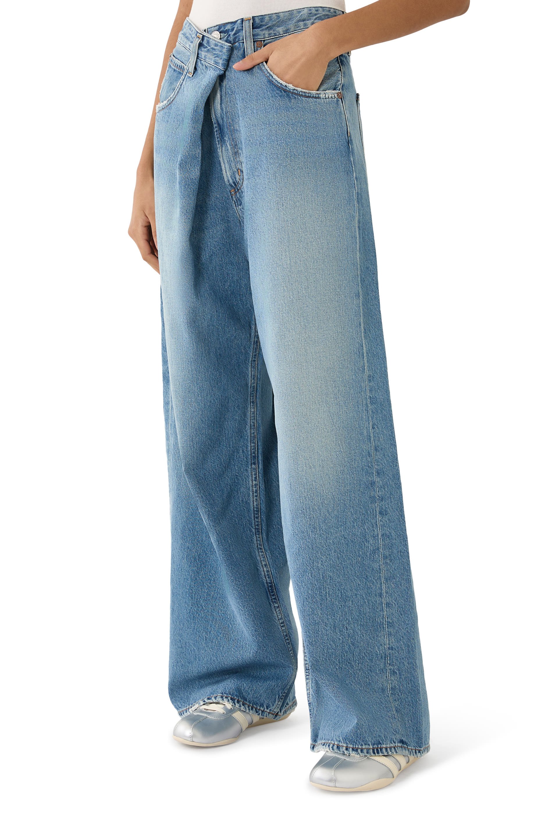 بنطال جينز فانا مزين بطية