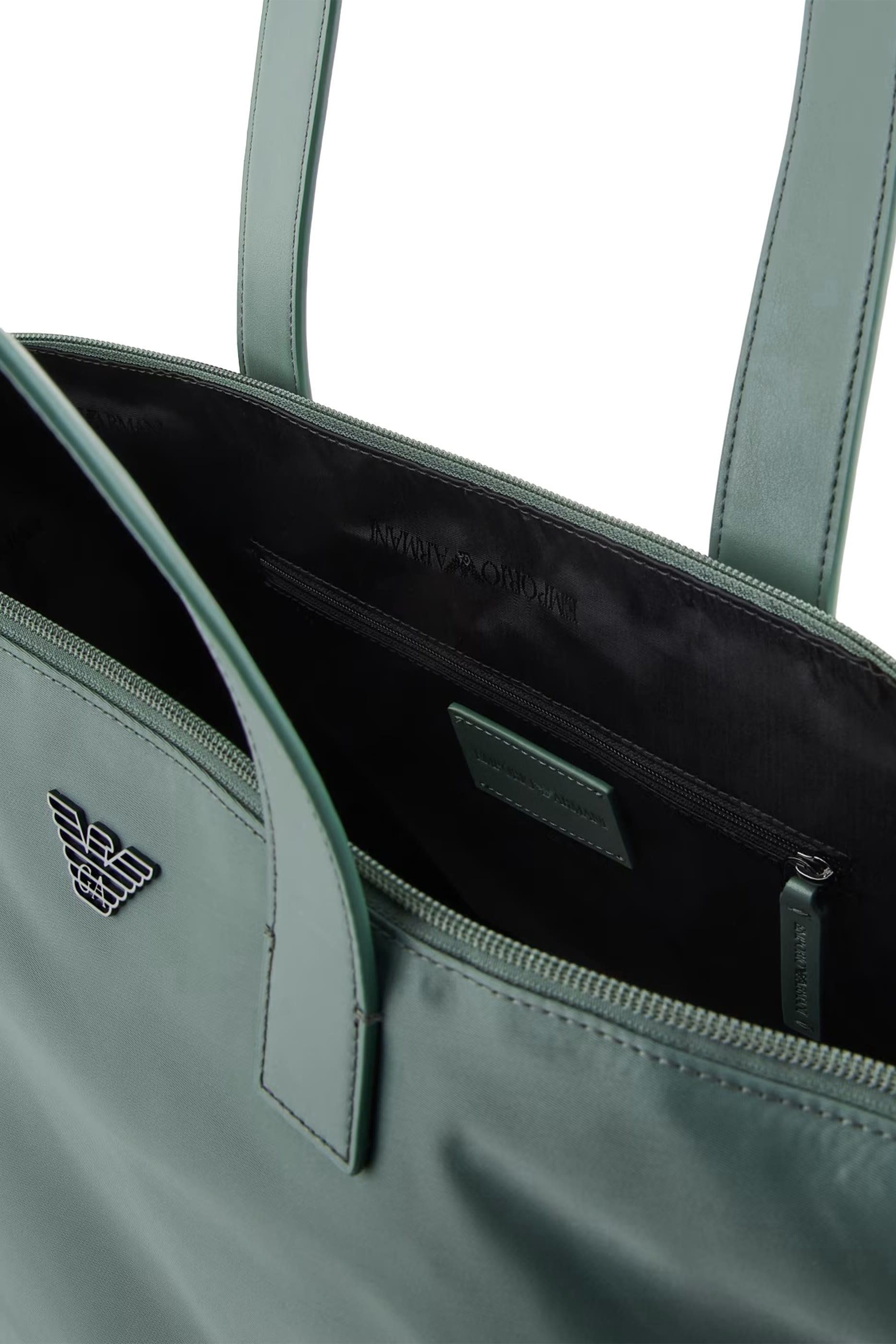 حقيبة يد  بحلية معدنية بشعار الماركة نايلون