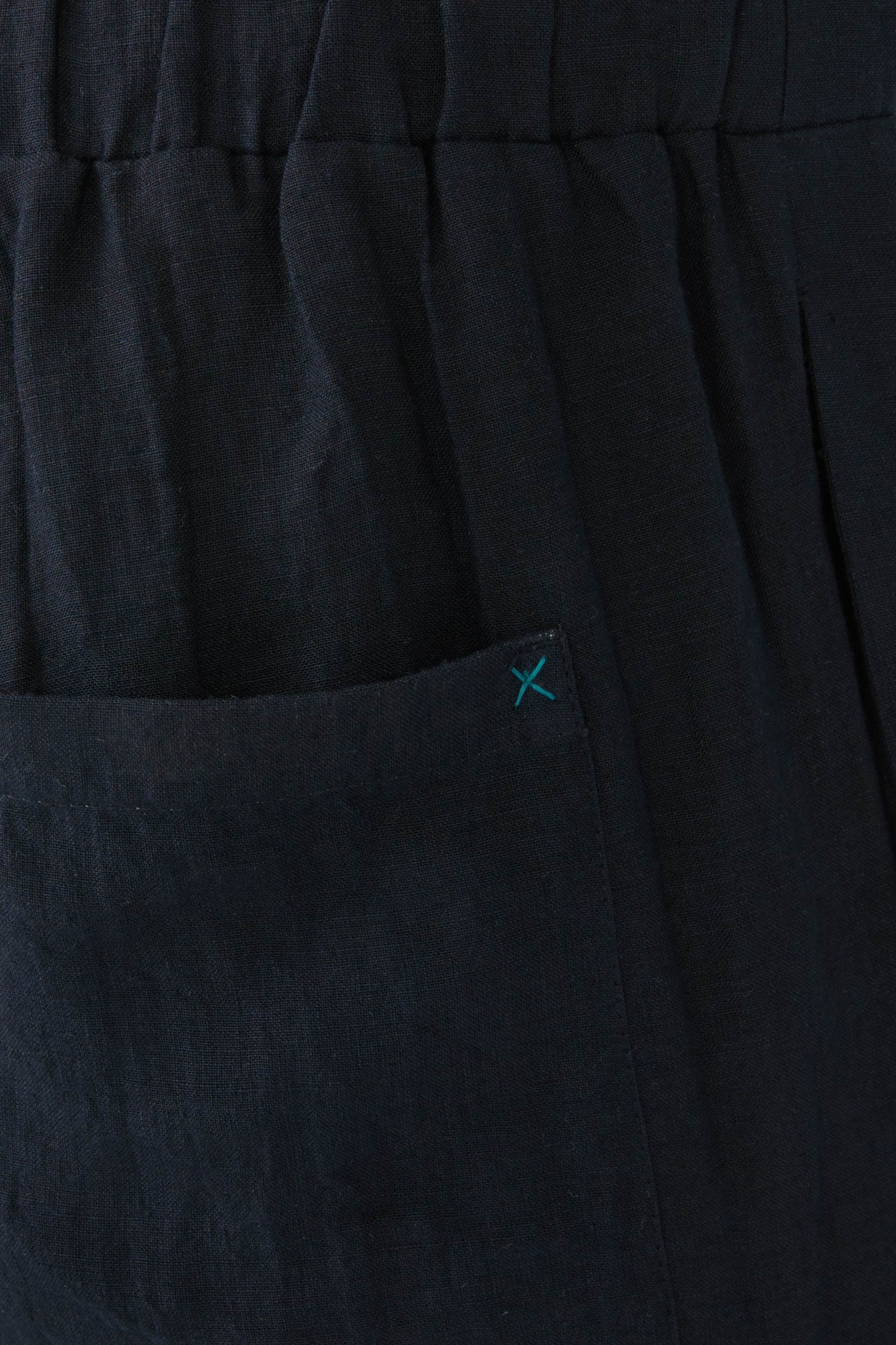 شورت بخصر مطاطي كتان