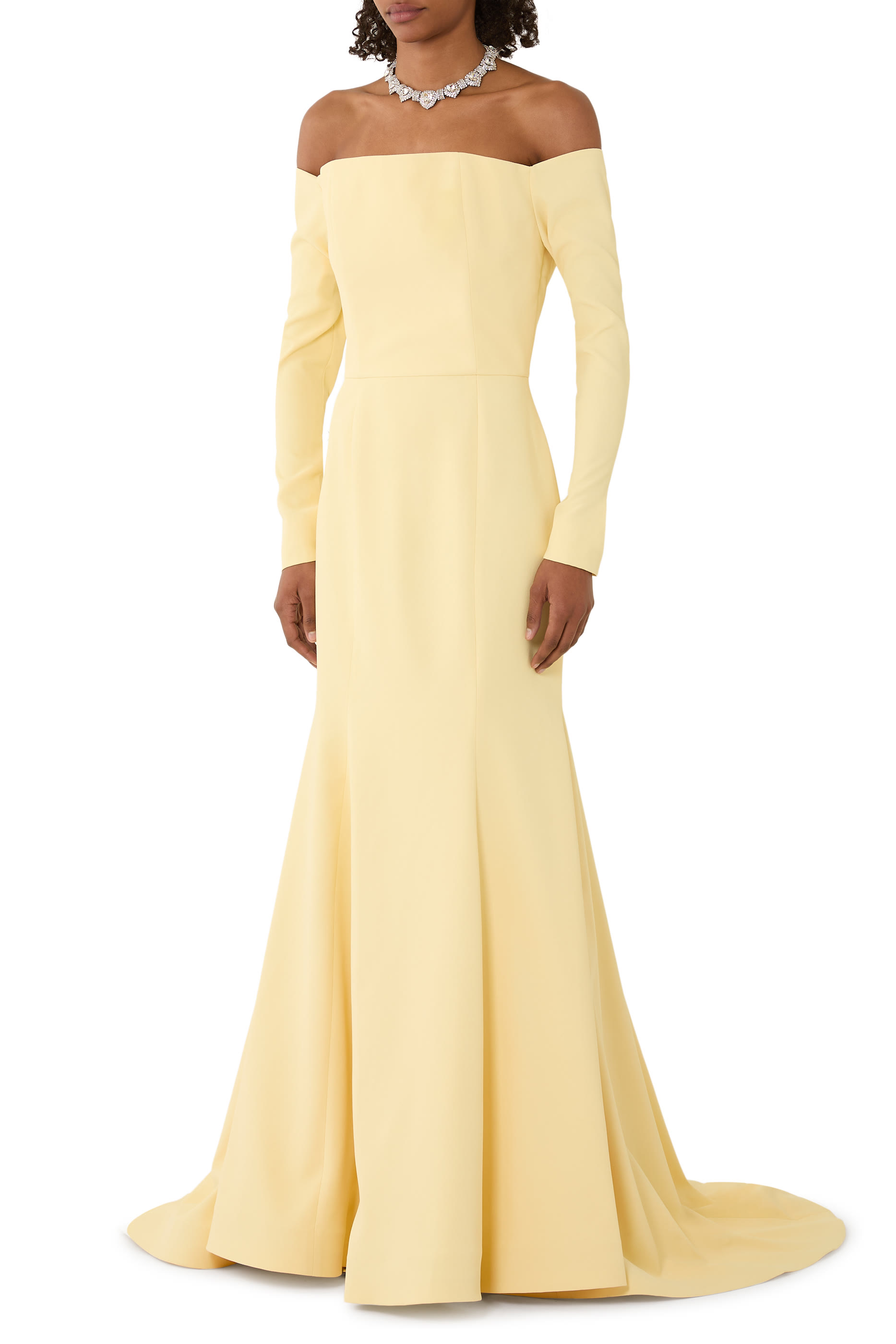 فستان سهرة بقصة ذيل حورية البحر وأكتاف مكشوفة كريب