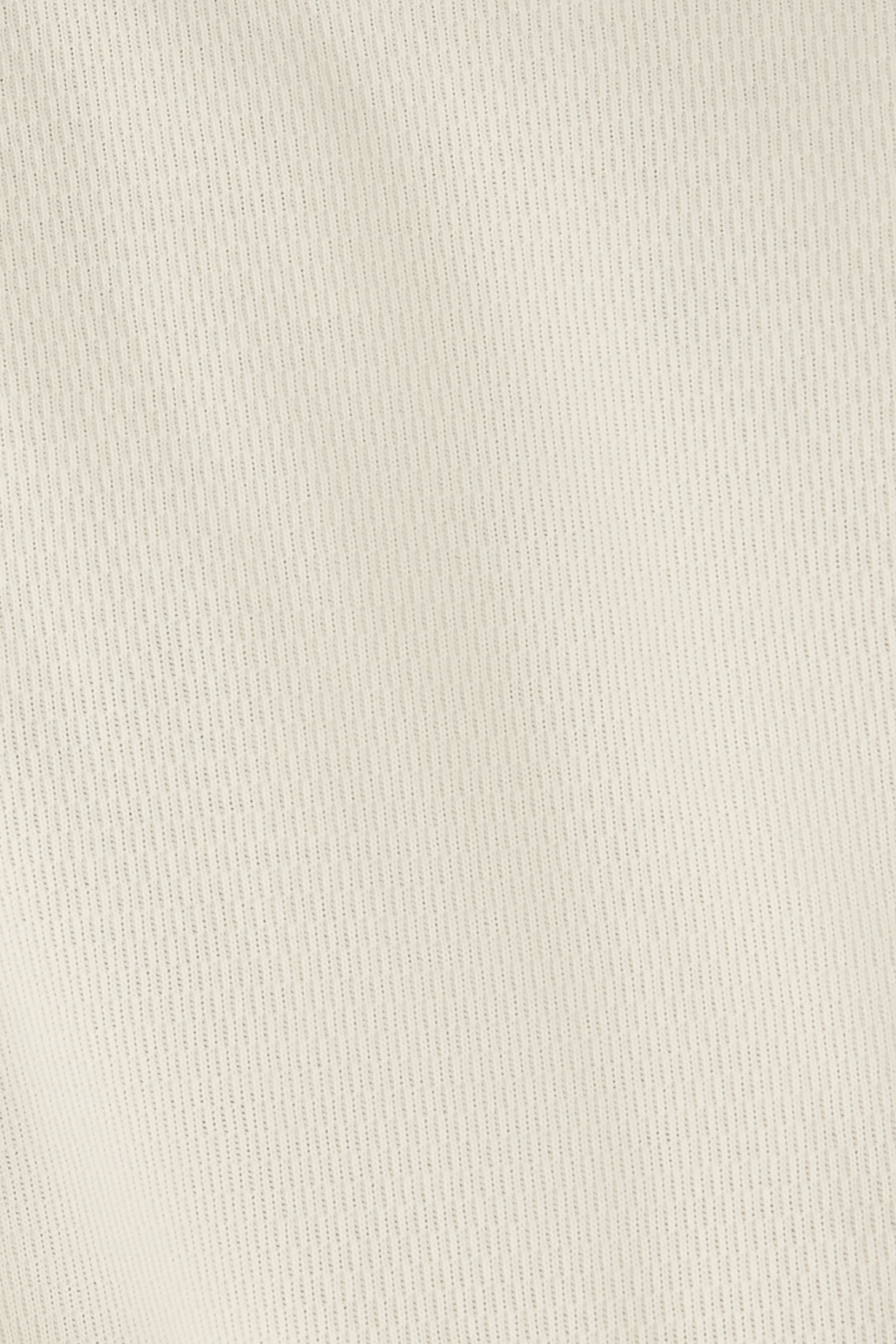 كنزة بياقة ضيقة وافل