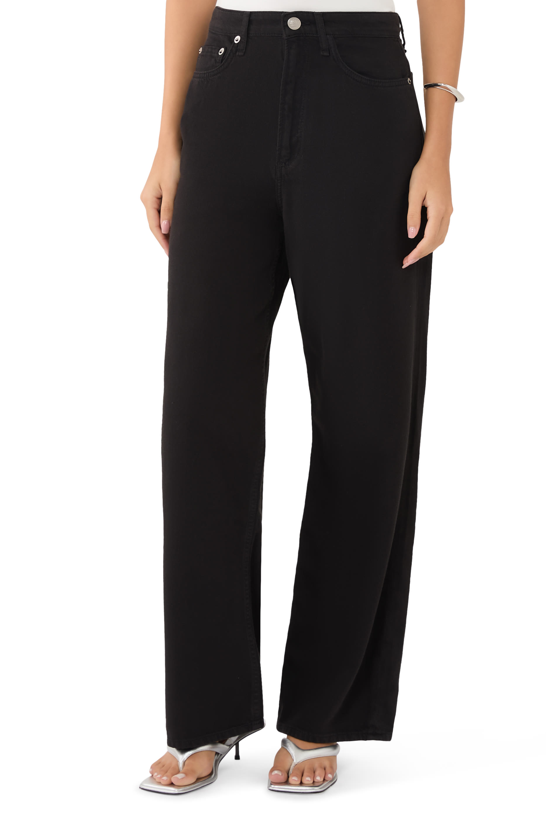 بنطال جينز لوغان خفيف الوزن بقصة ساق واسعة