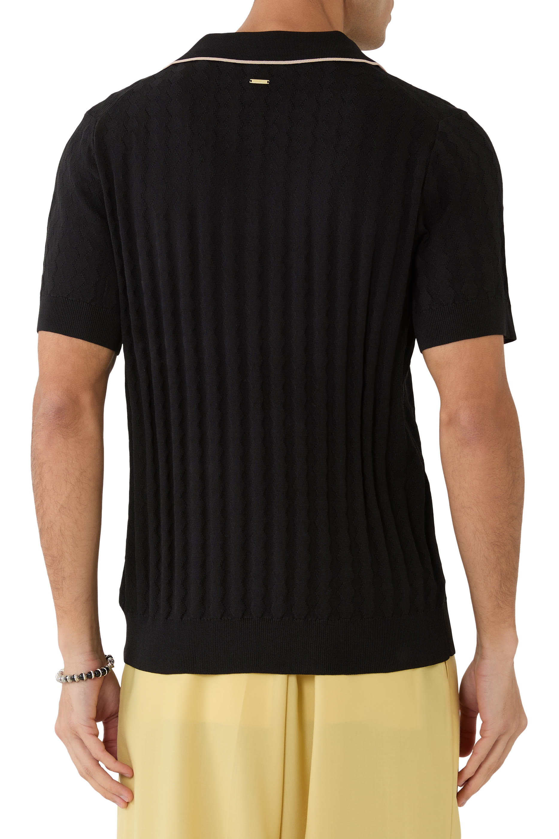 قميص بولو سكوتي بياقة مفتوحة