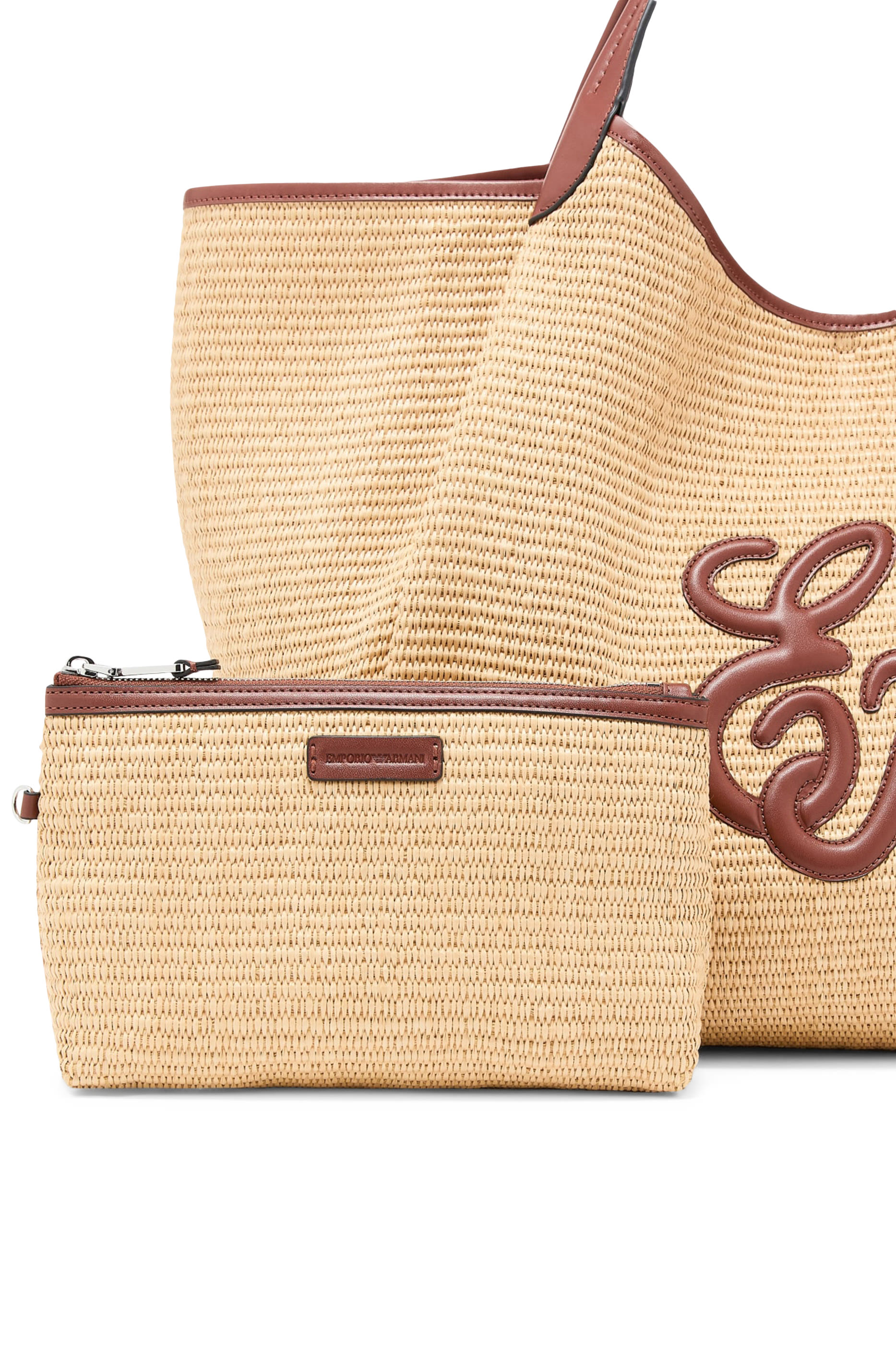 حقيبة يد كبيرة بتصميم منسوج بشعار الماركة