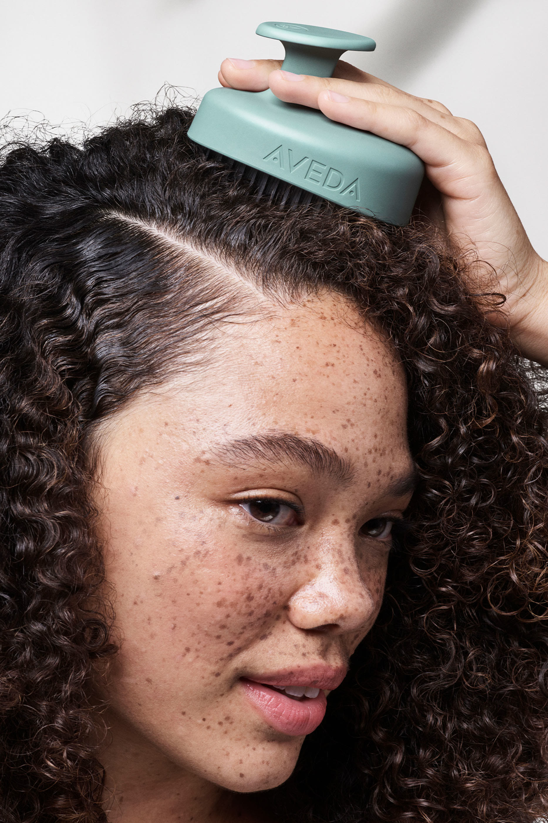 أداة تدليك سكالب سولوشنز لتحفيز فروة الرأس