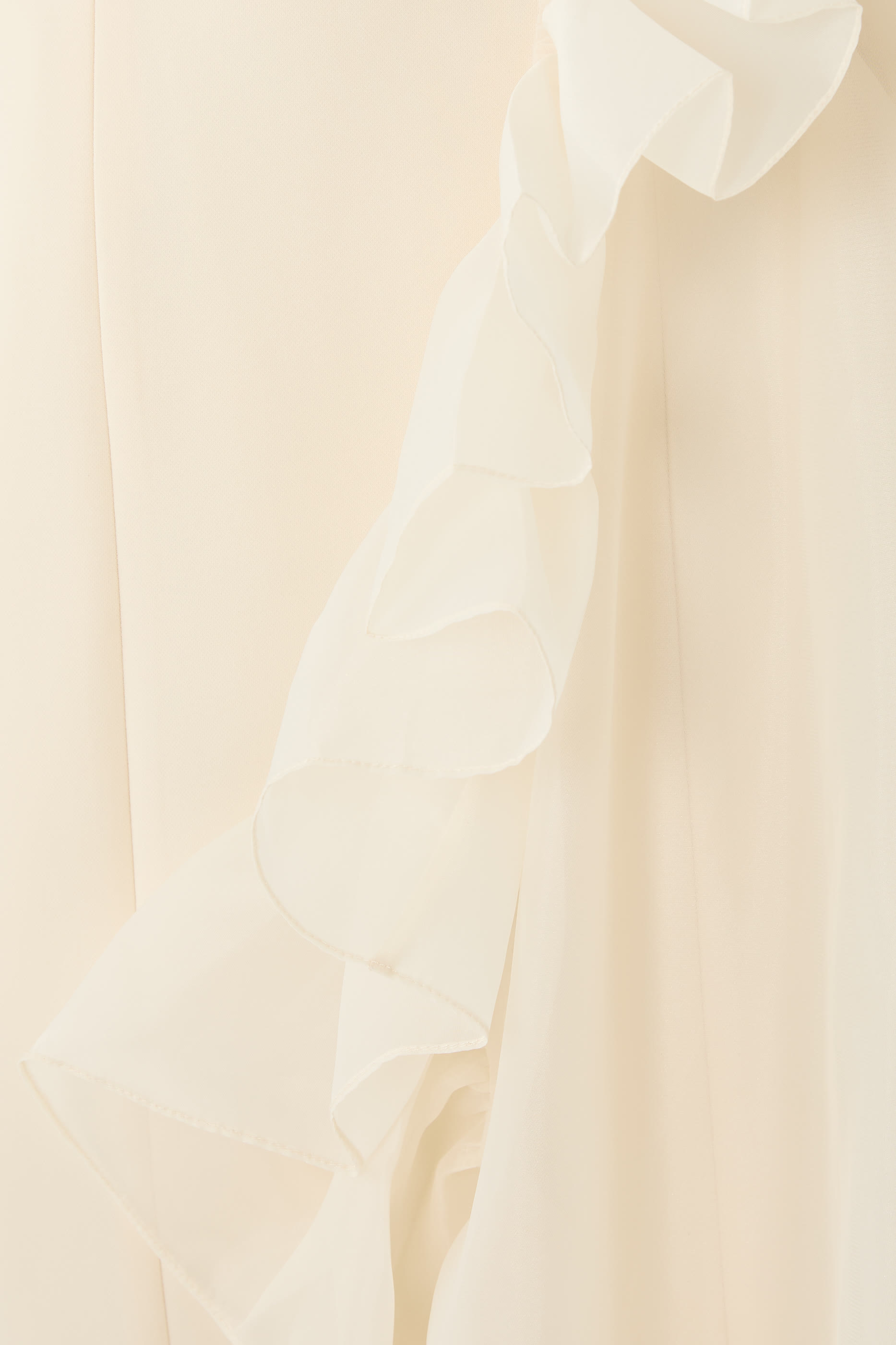 فستان سهرة بلا حمالات بجزء جانبي درابيه مكشكش أورجانزا