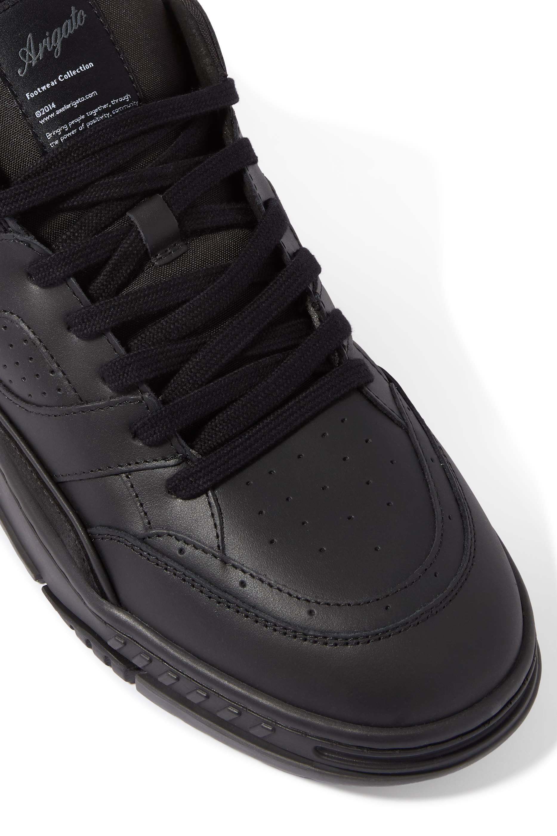 سنيكرز اريا ال او