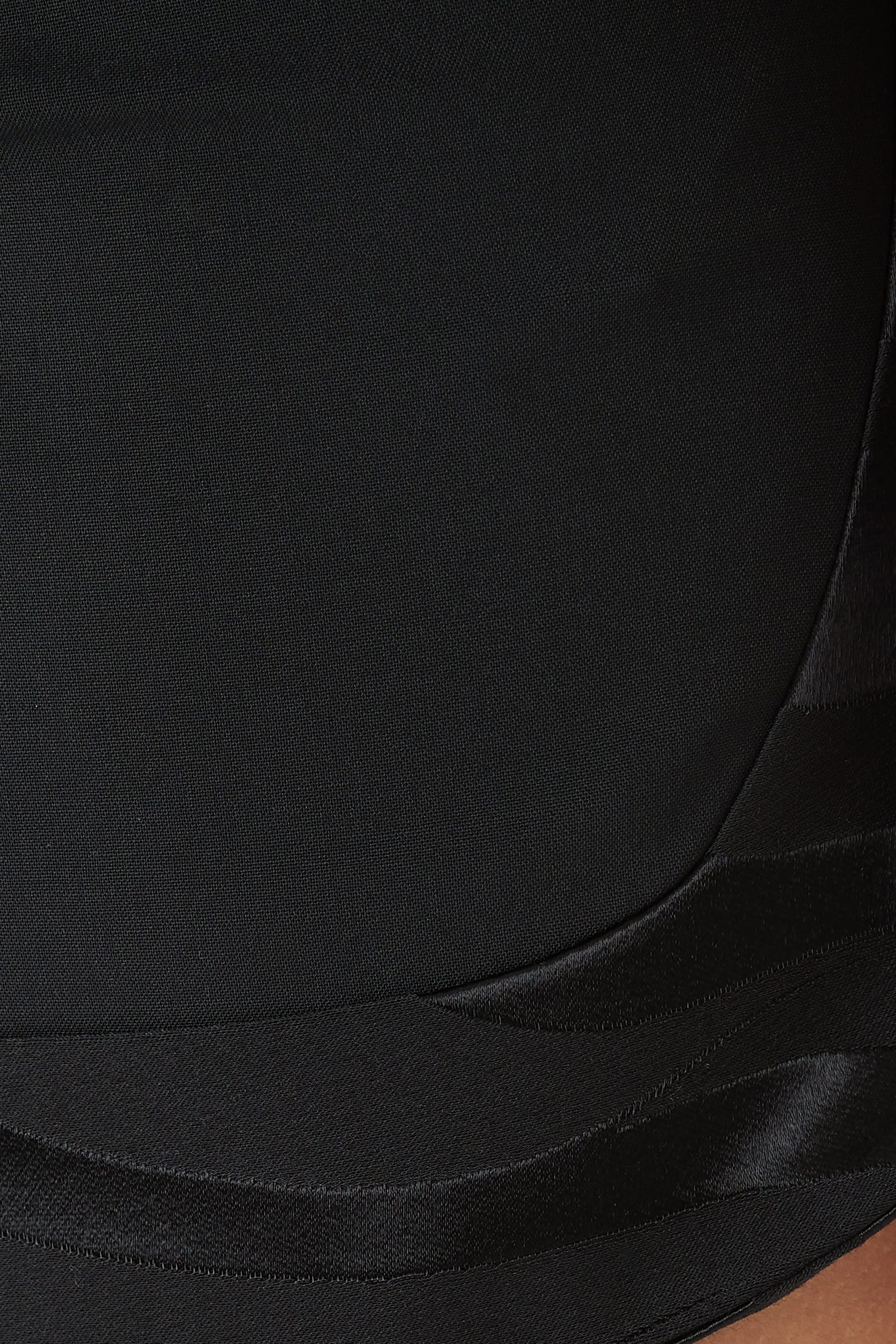 تنورة قصيرة