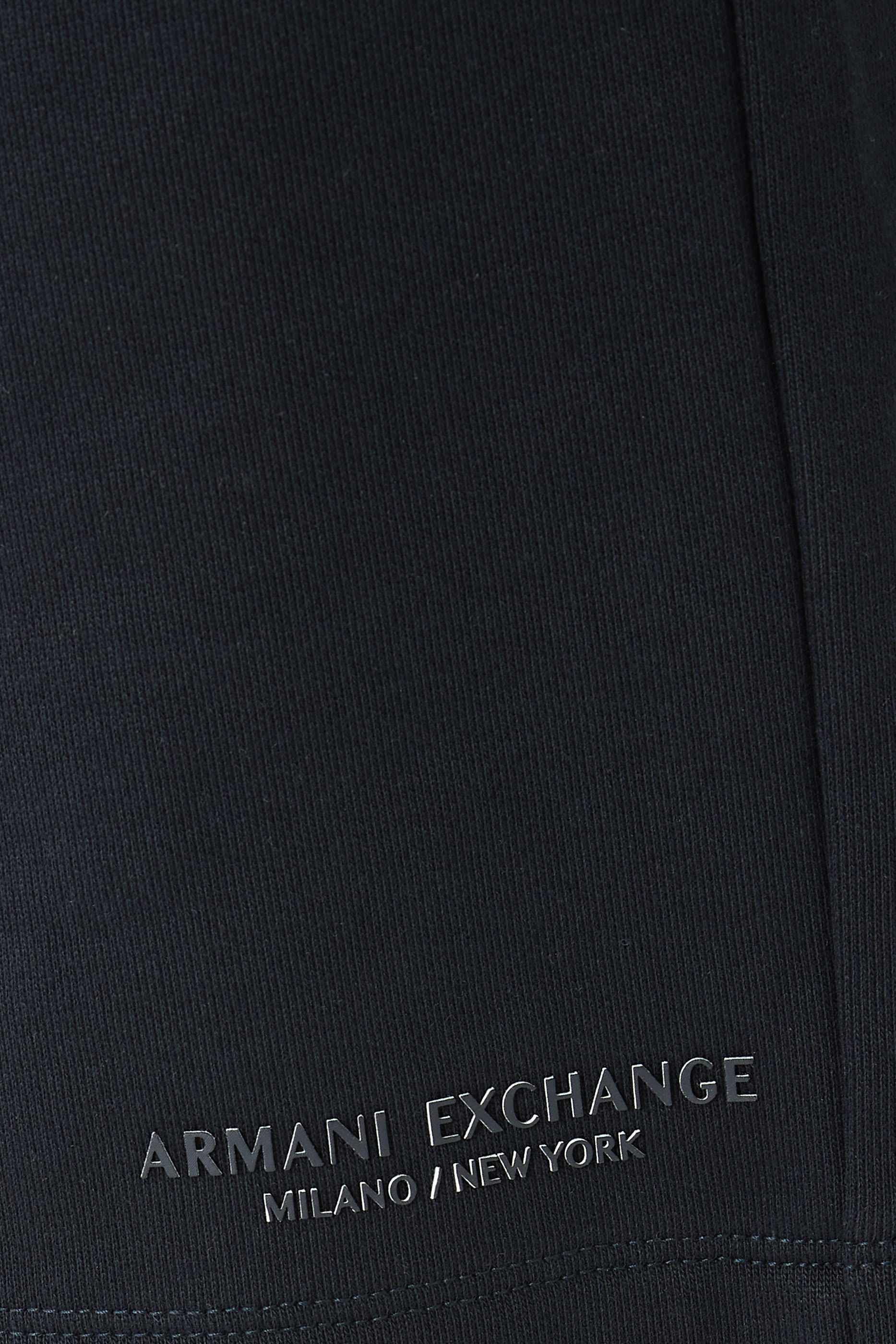 شورت بشعار الماركة