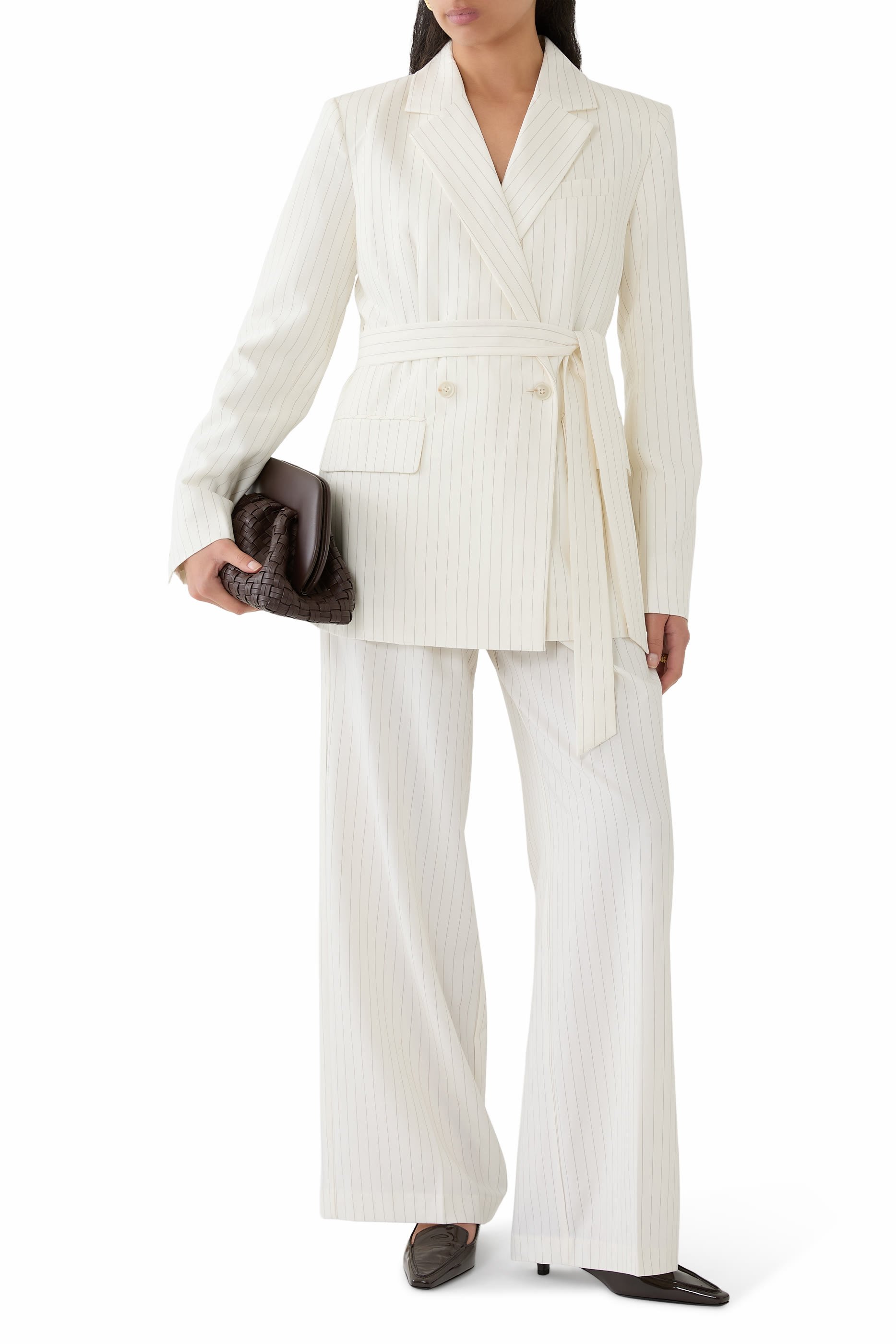 جاكيت بدلة اسنشيال بحزام