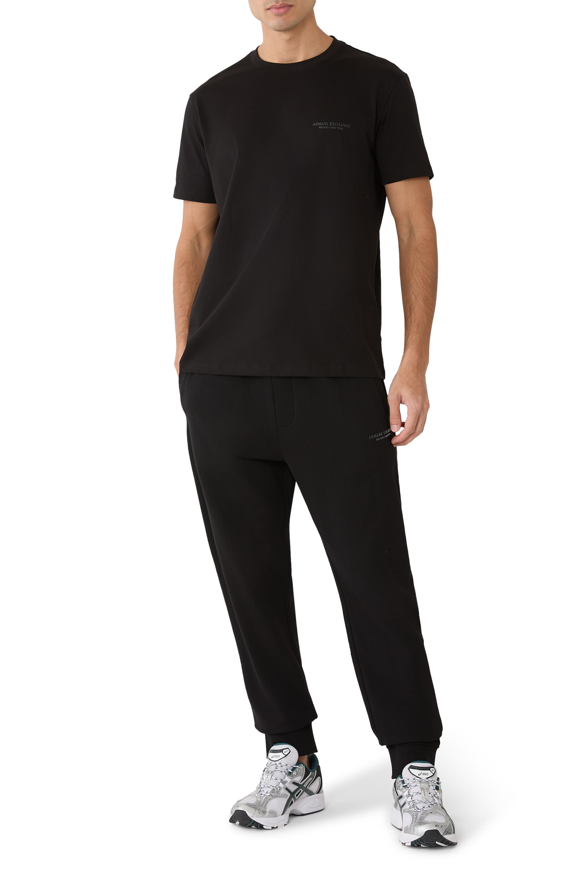 بنطال رياضي بشعار الماركة بلون مماثل