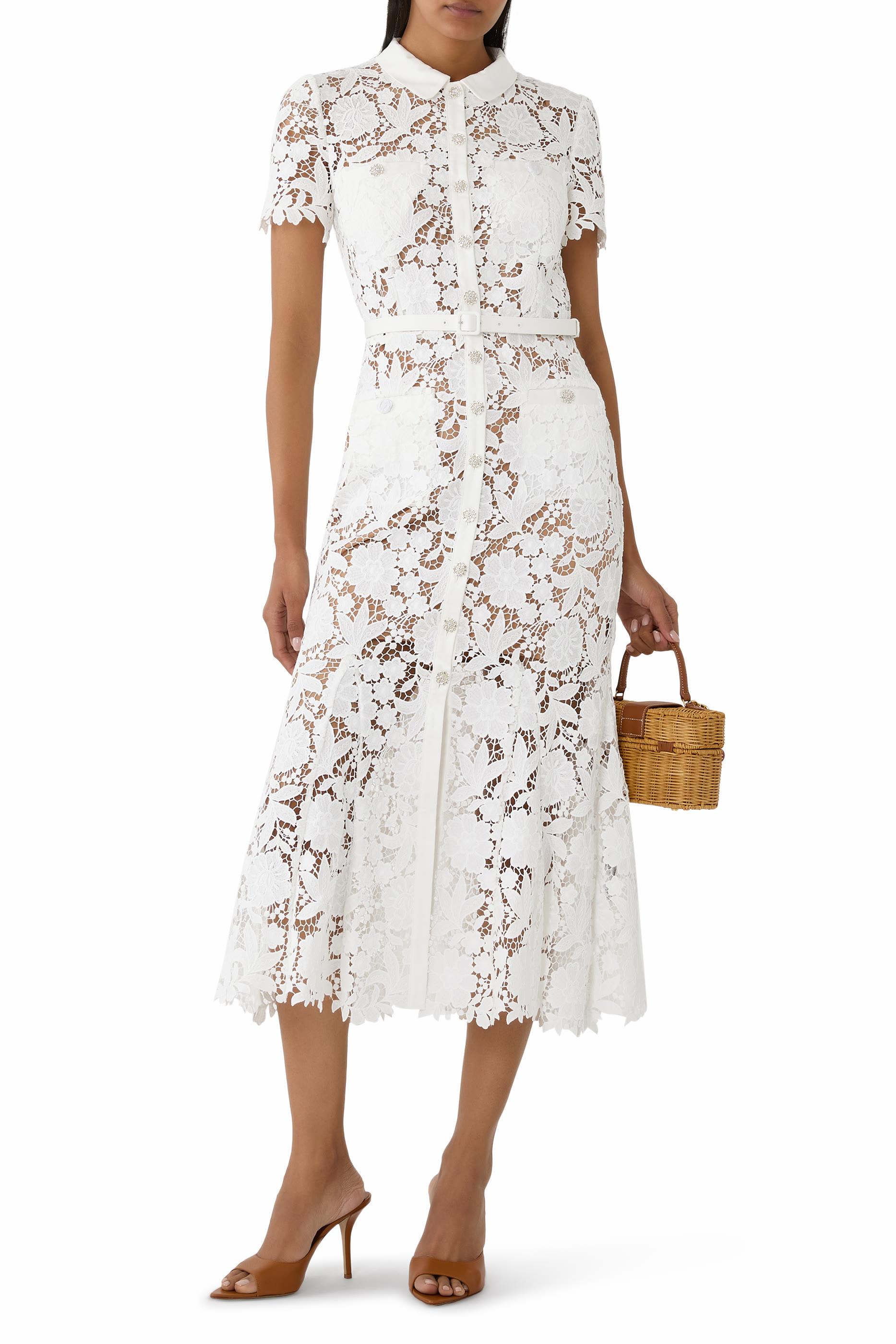 فستان متوسط الطول بياقة دانتيل