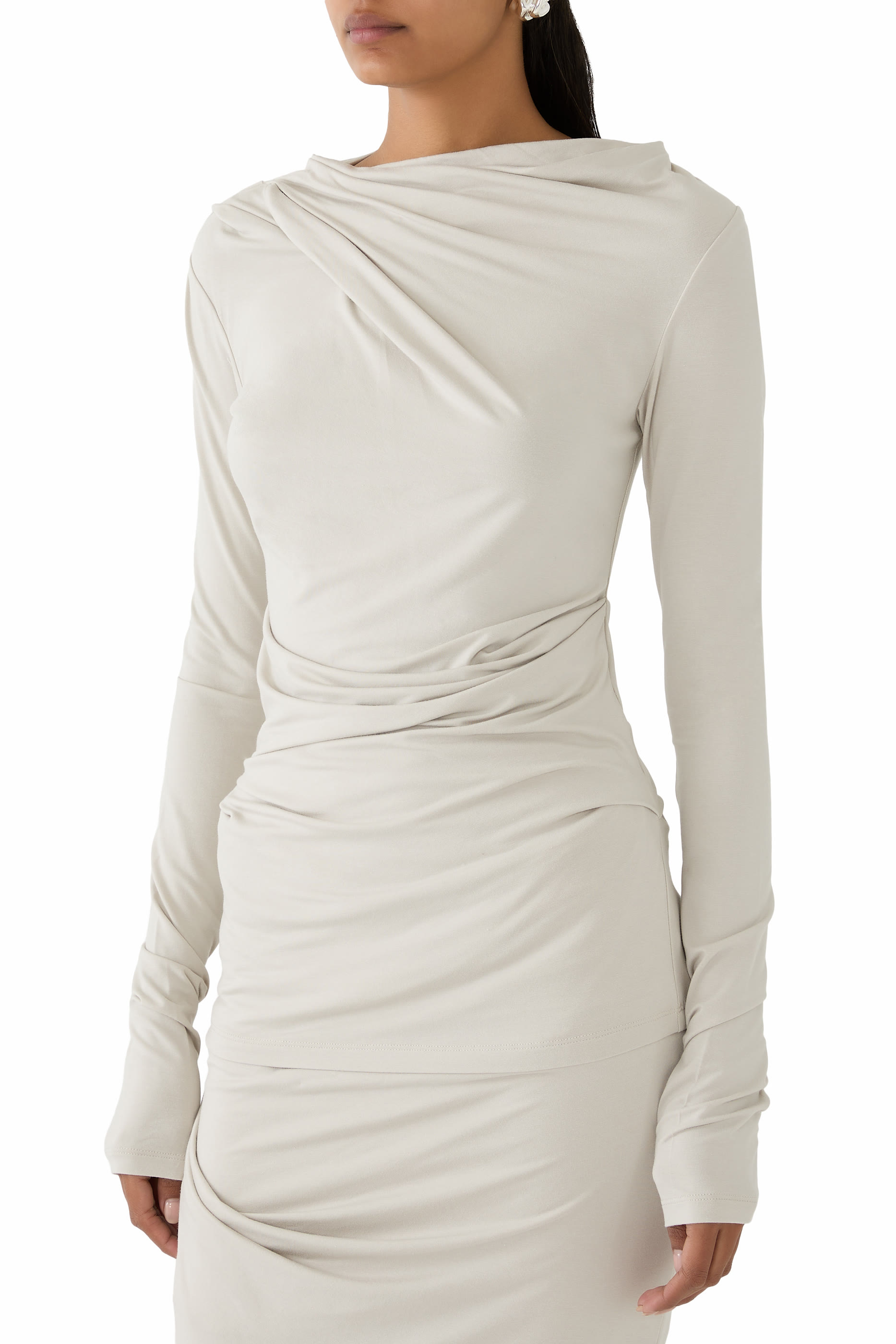 بلوزة درابيه بياقة عالية