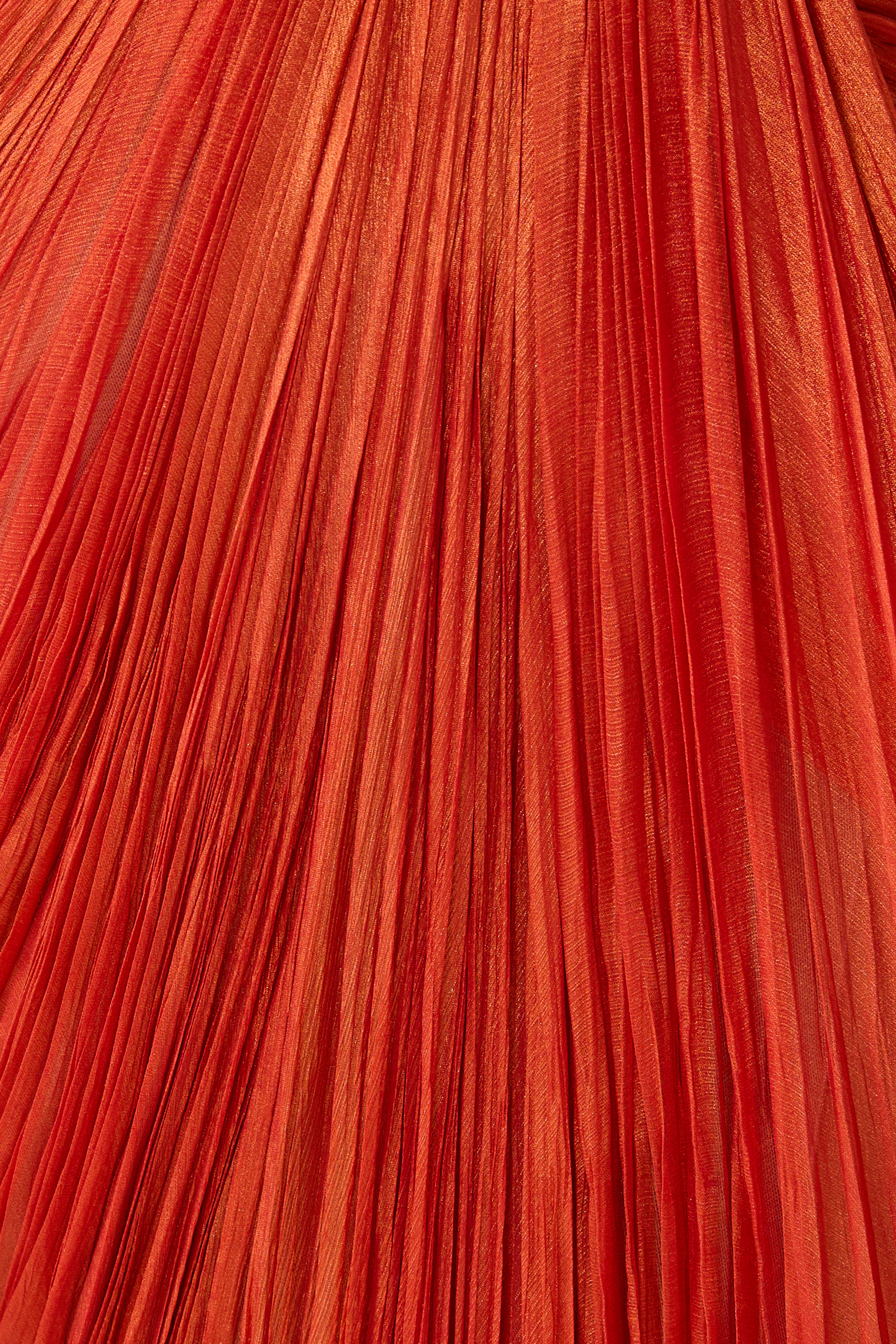 فستان سهرة بطيّات وكتف مكشوف حرير