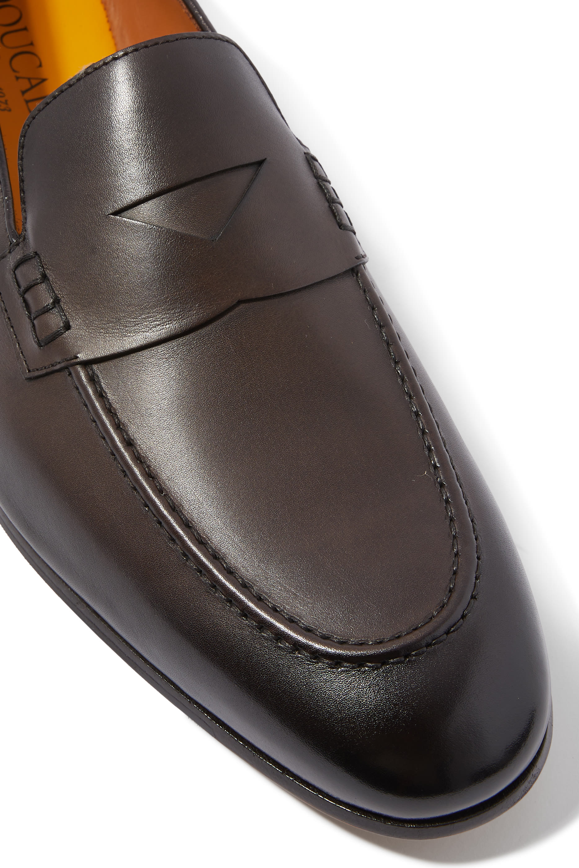 حذاء بيني سهل الارتداء