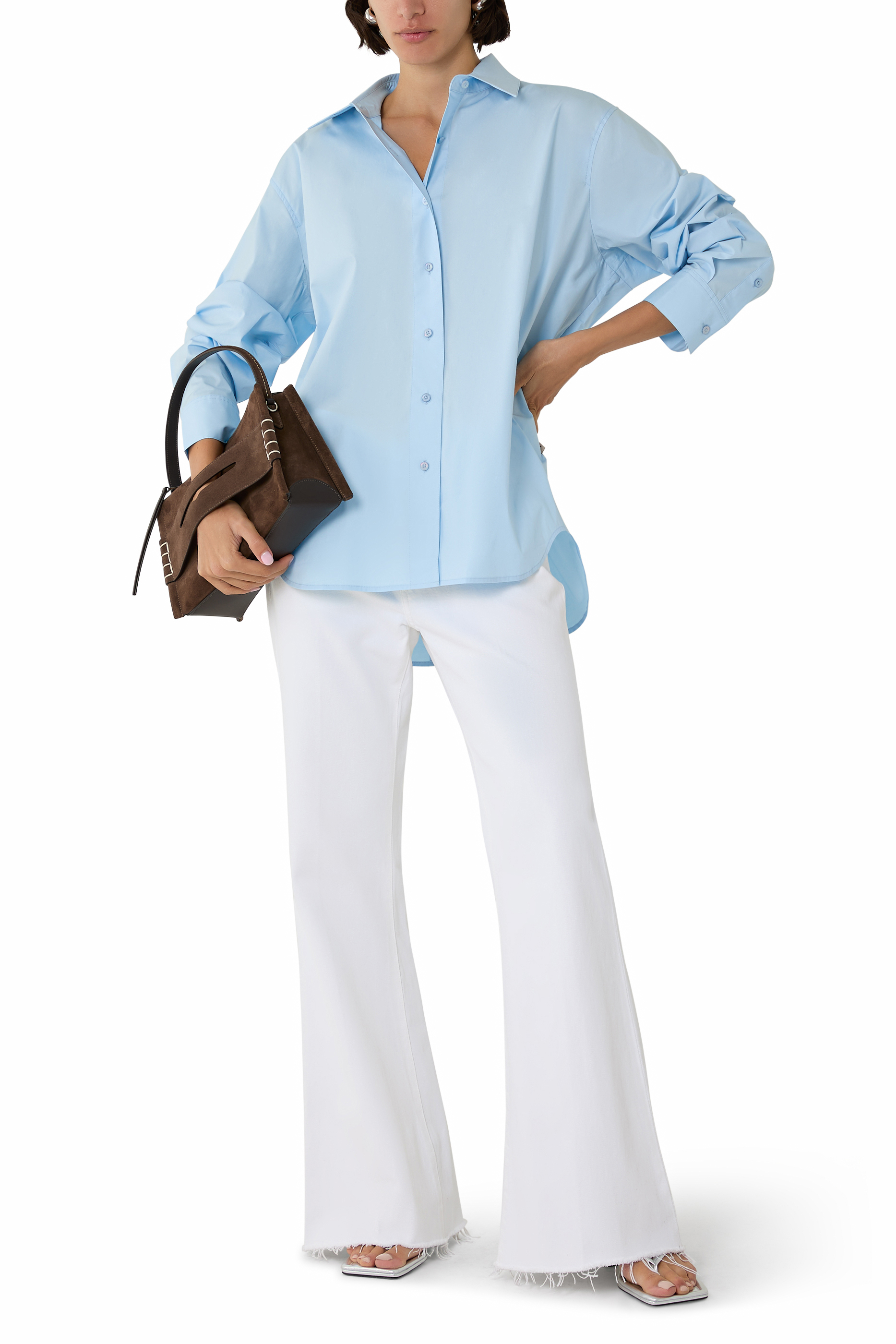 قميص بقصة فضفاضة وأزرار للإغلاق