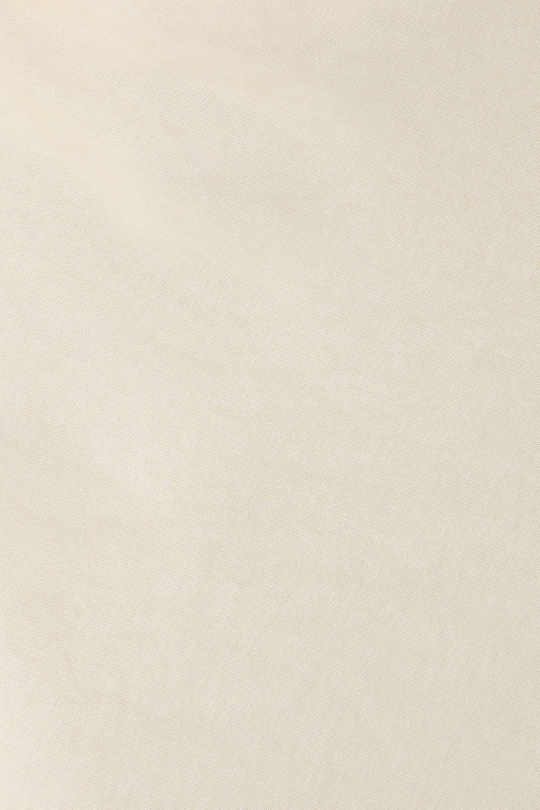 تنورة بقصة مائلة مستقيمة ستان