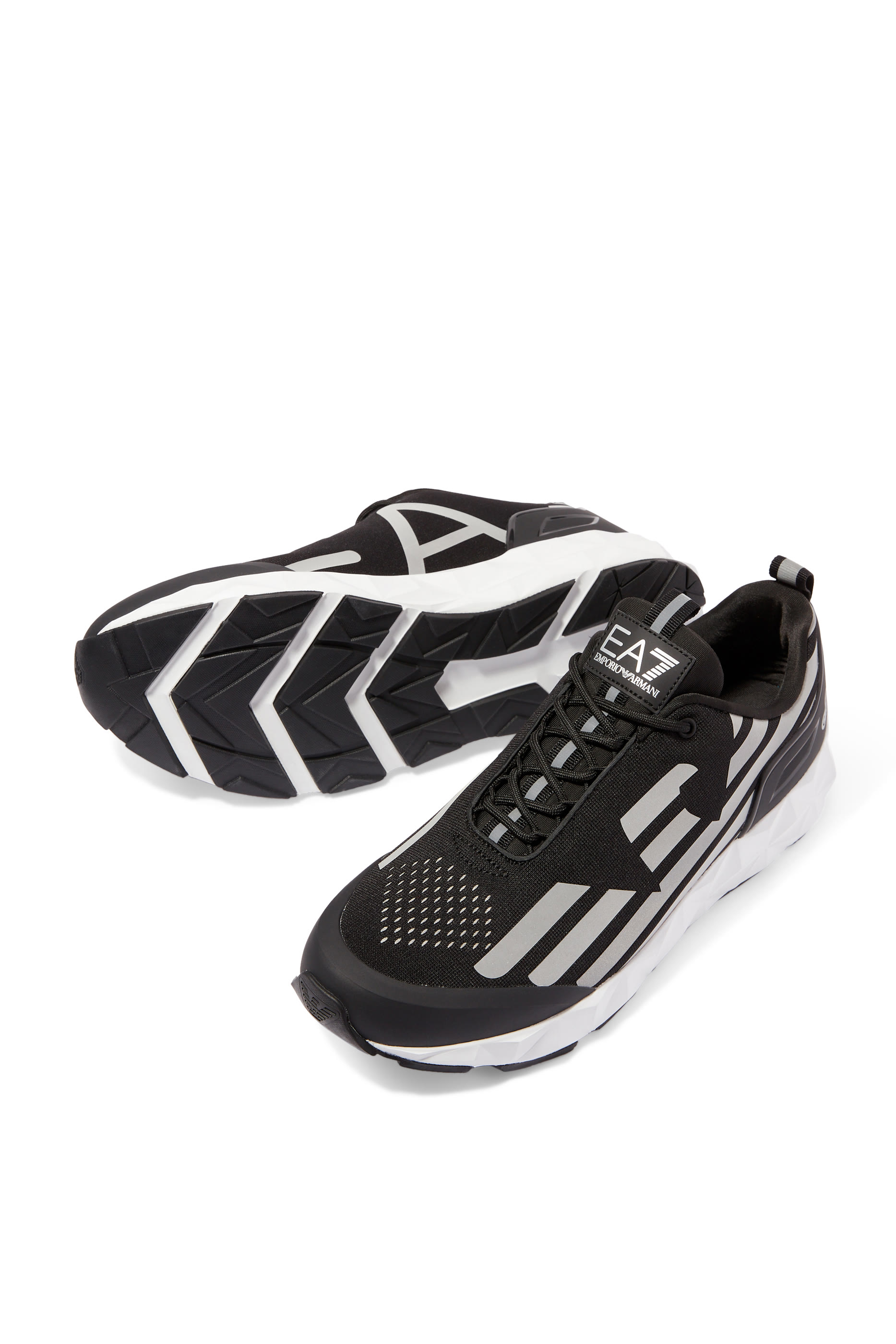 سنيكرز التيميت سي 2 كومبات بشعار الماركة