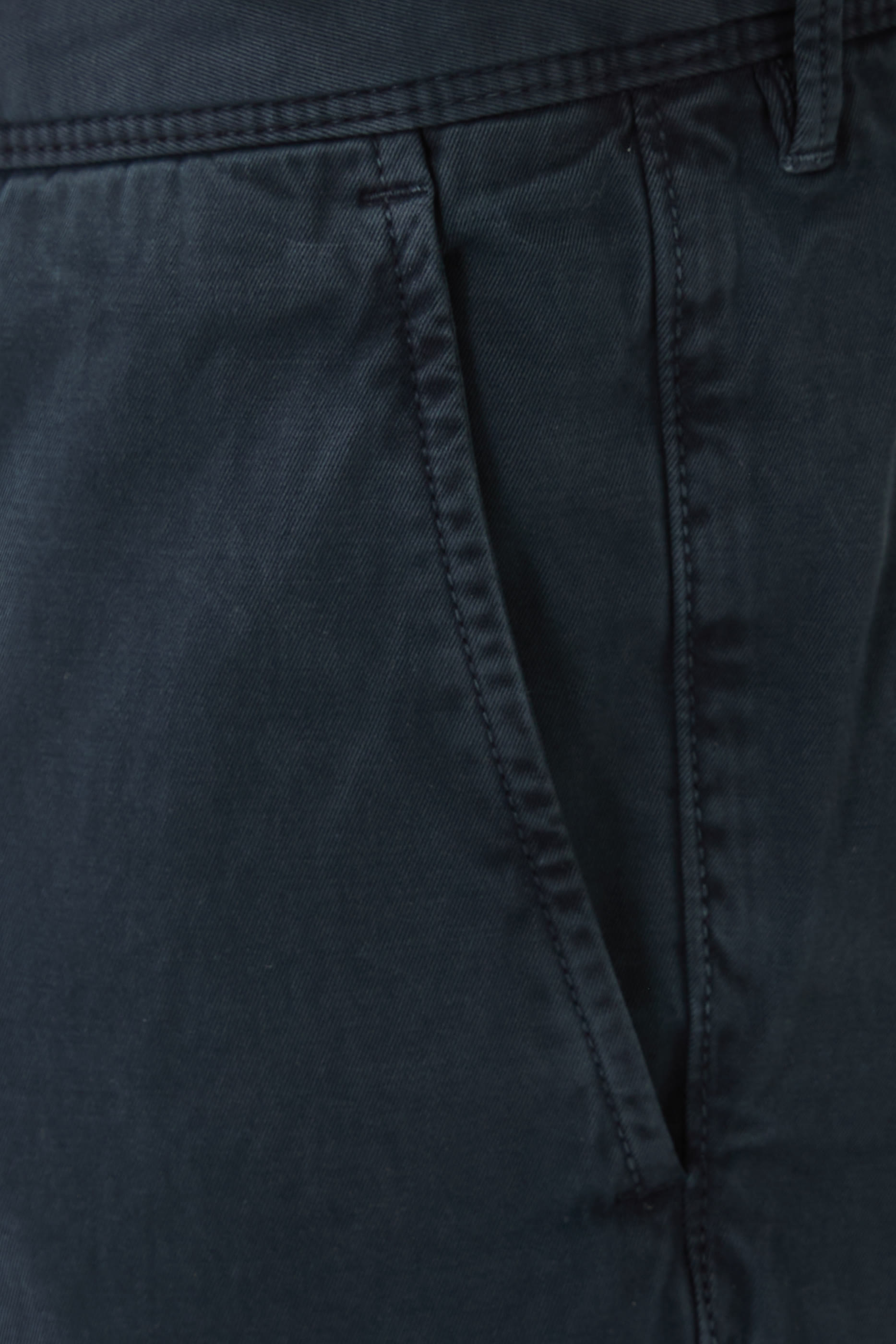 بنطال بقصة ضيقة صوف