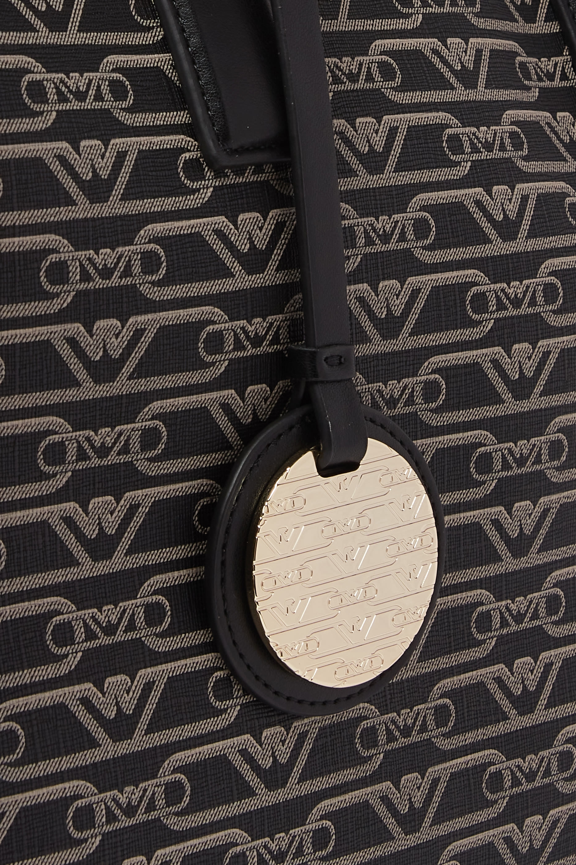 حقيبة يد بحروف شعار الماركة