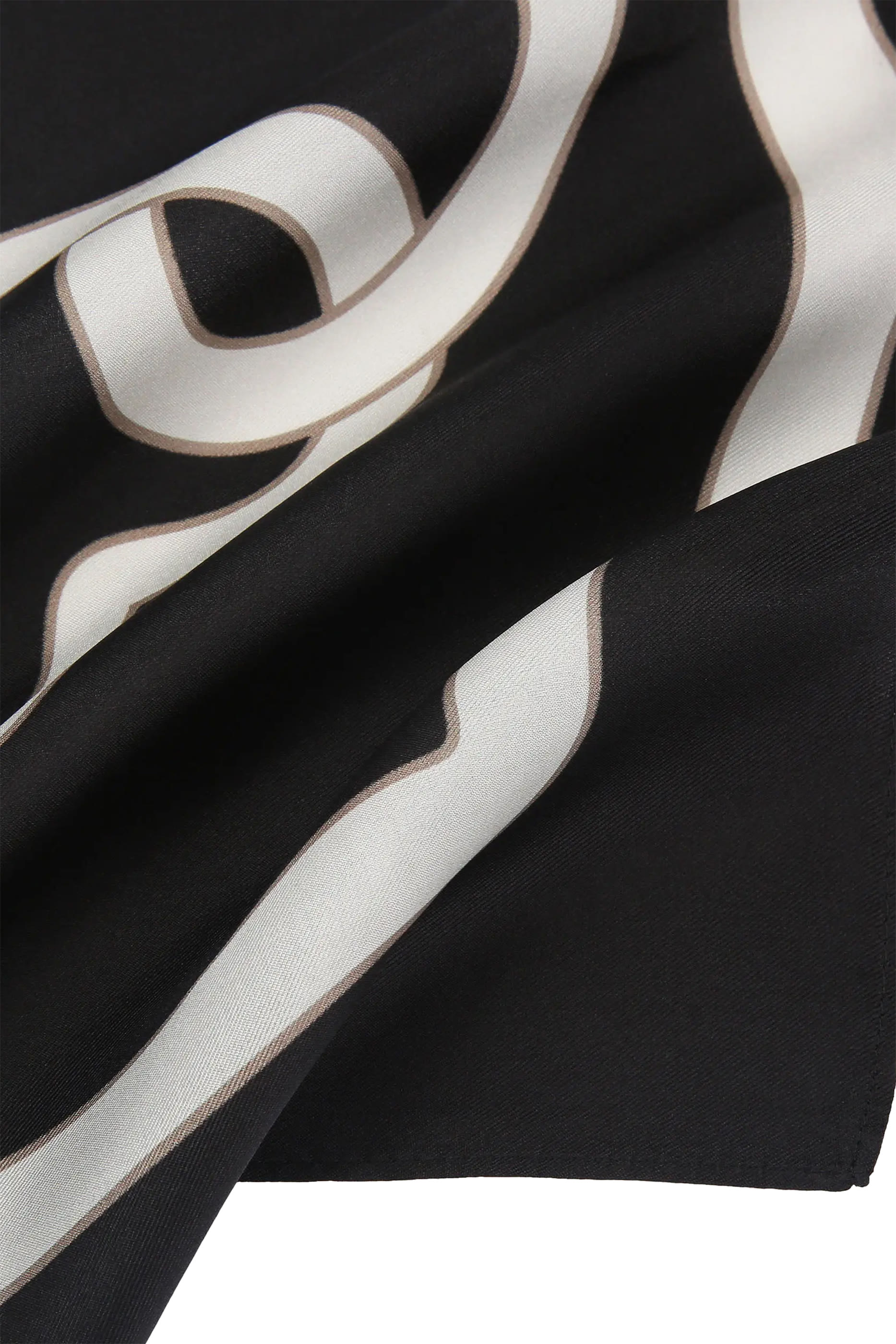 وشاح كبير بتصميم مربع