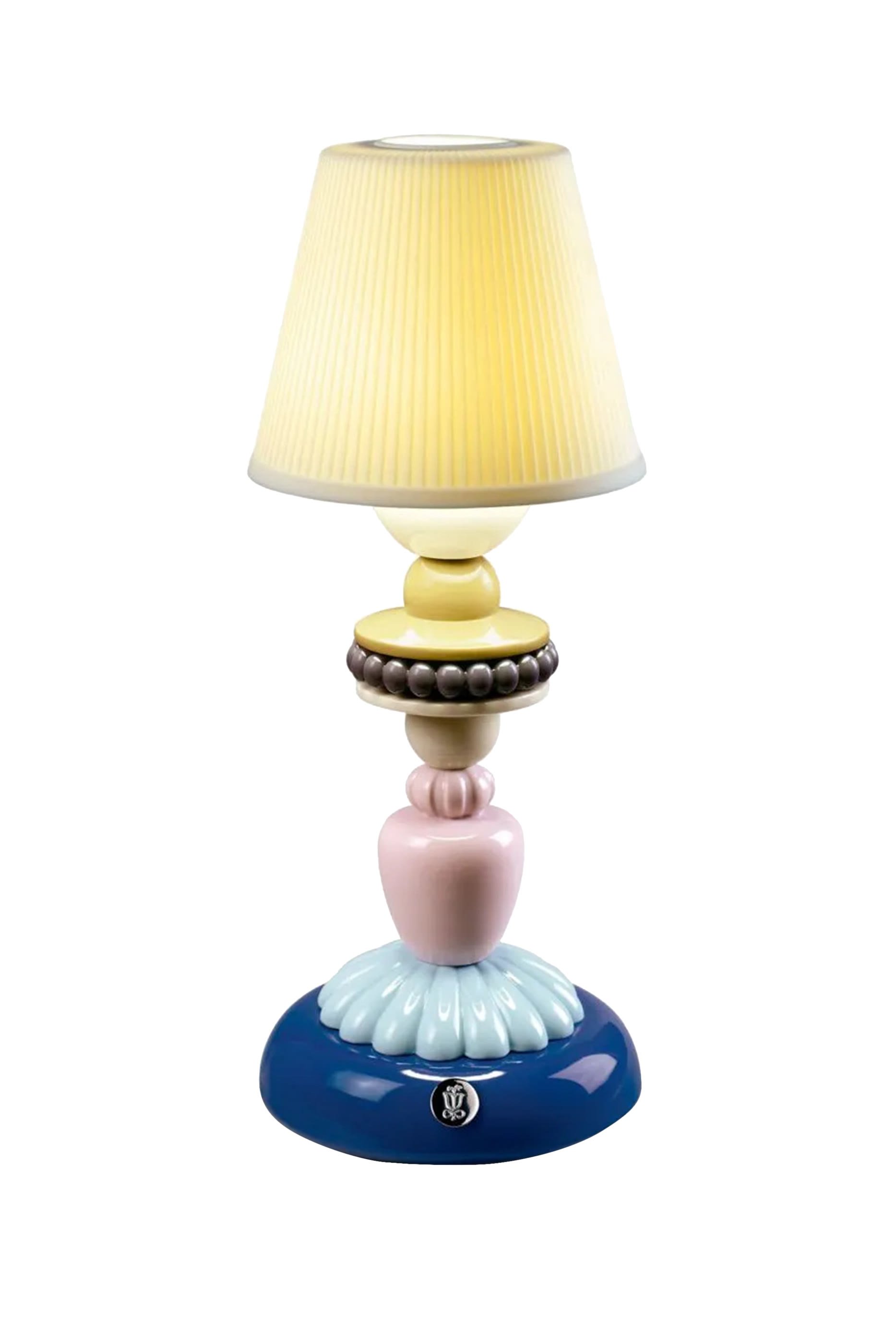 مصباح فايرفلاي بتصميم نبات عباد الشمس