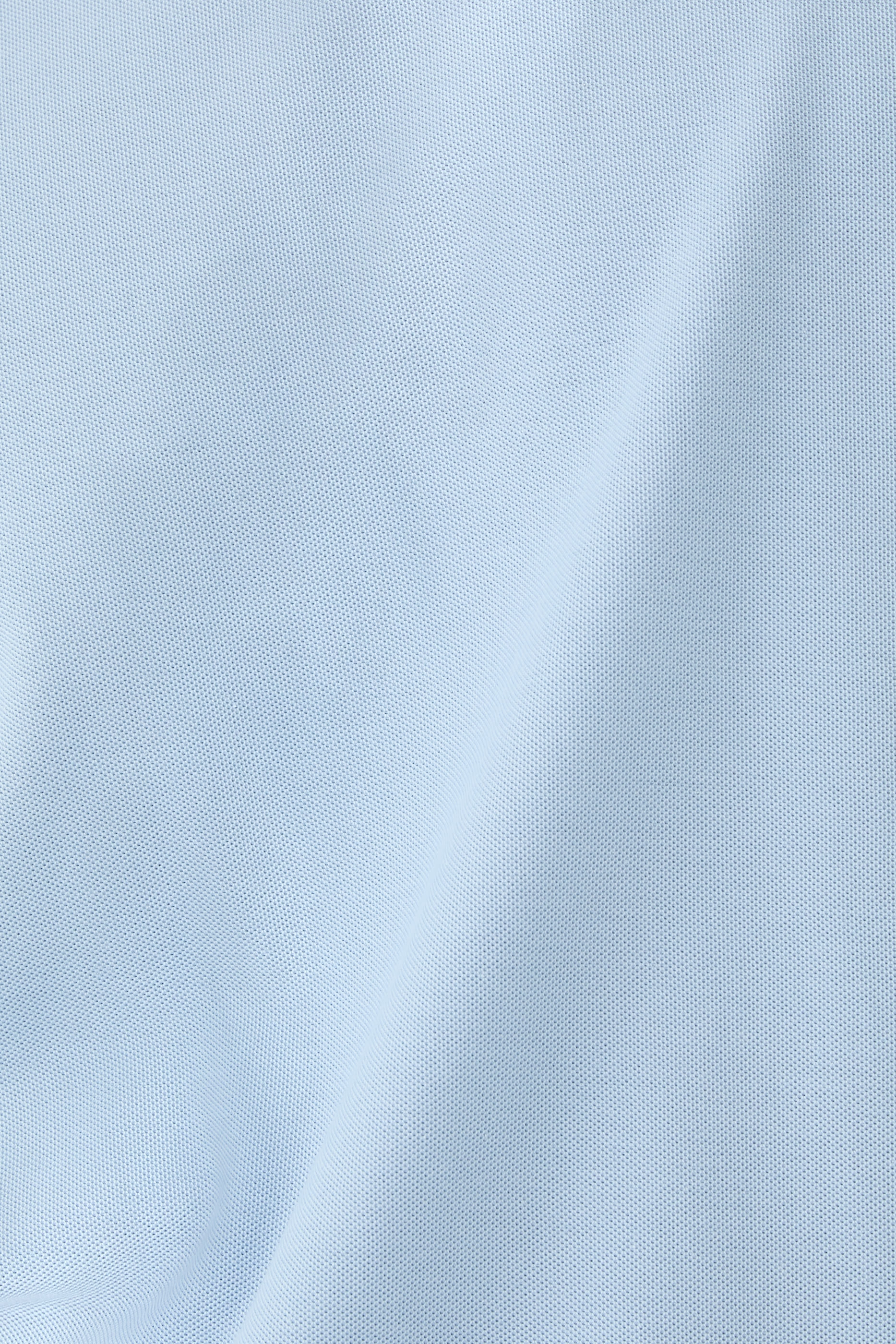 تيشيرت بأكمام قصيرة