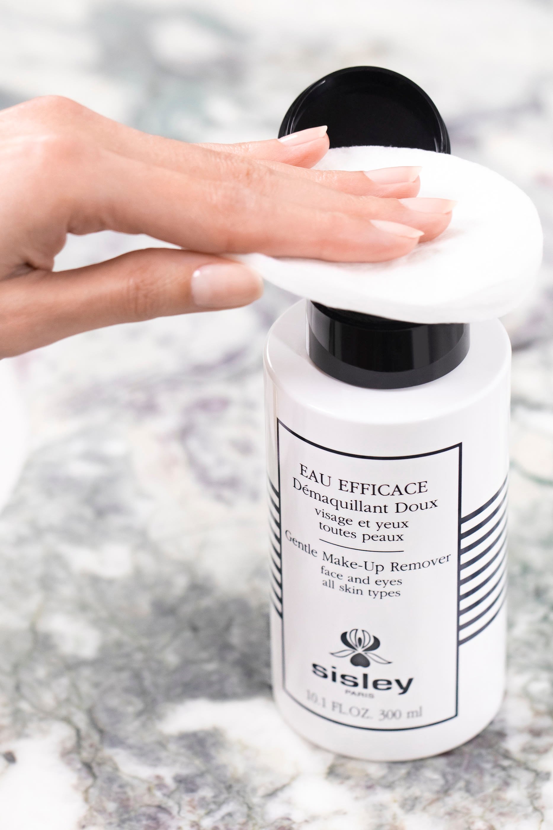 مزيل المكياج اللطيف أو إيفيكيس