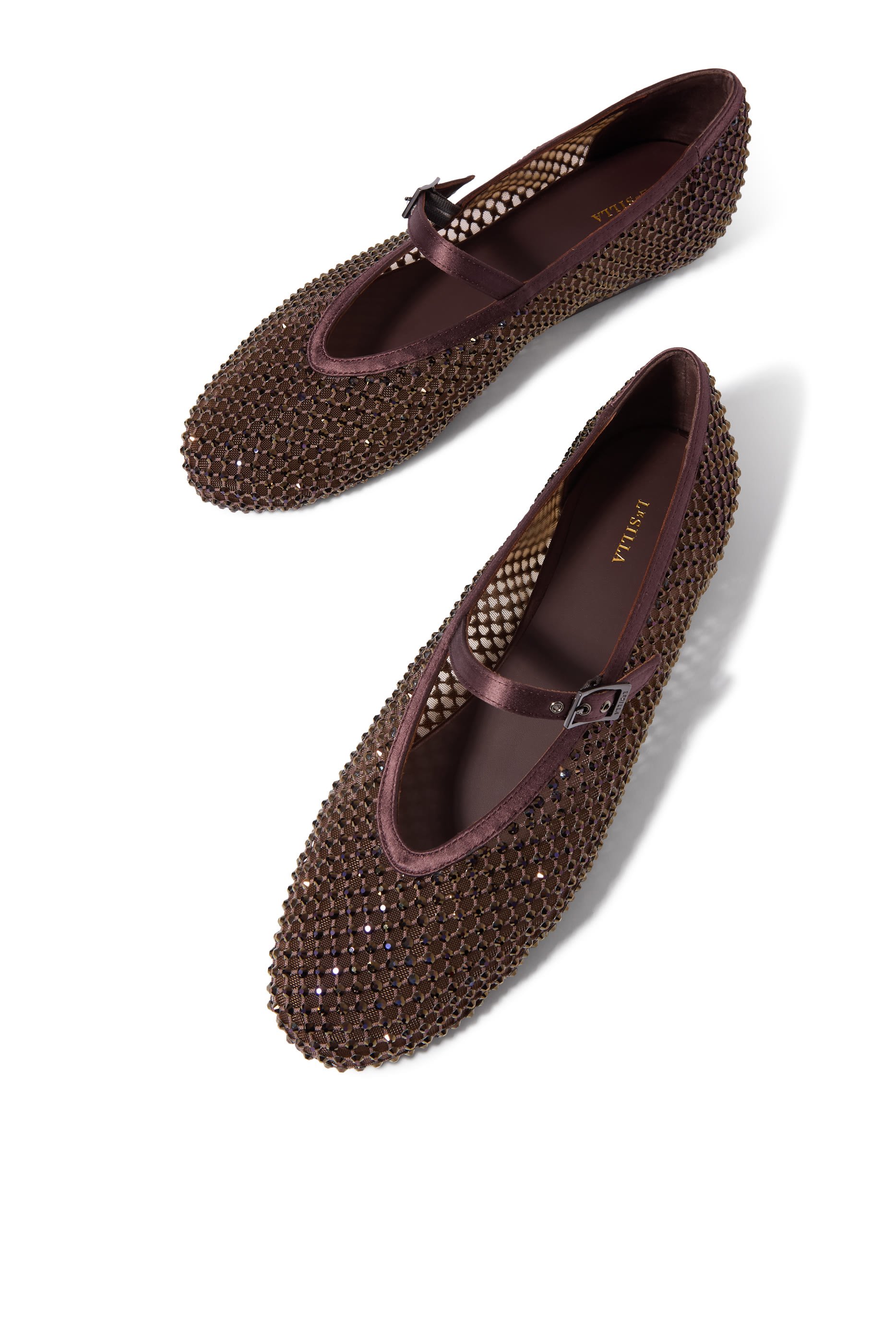 حذاء بالرينا بيوتر بنعل مسطح قماش شبكي مرصع بالكريستال