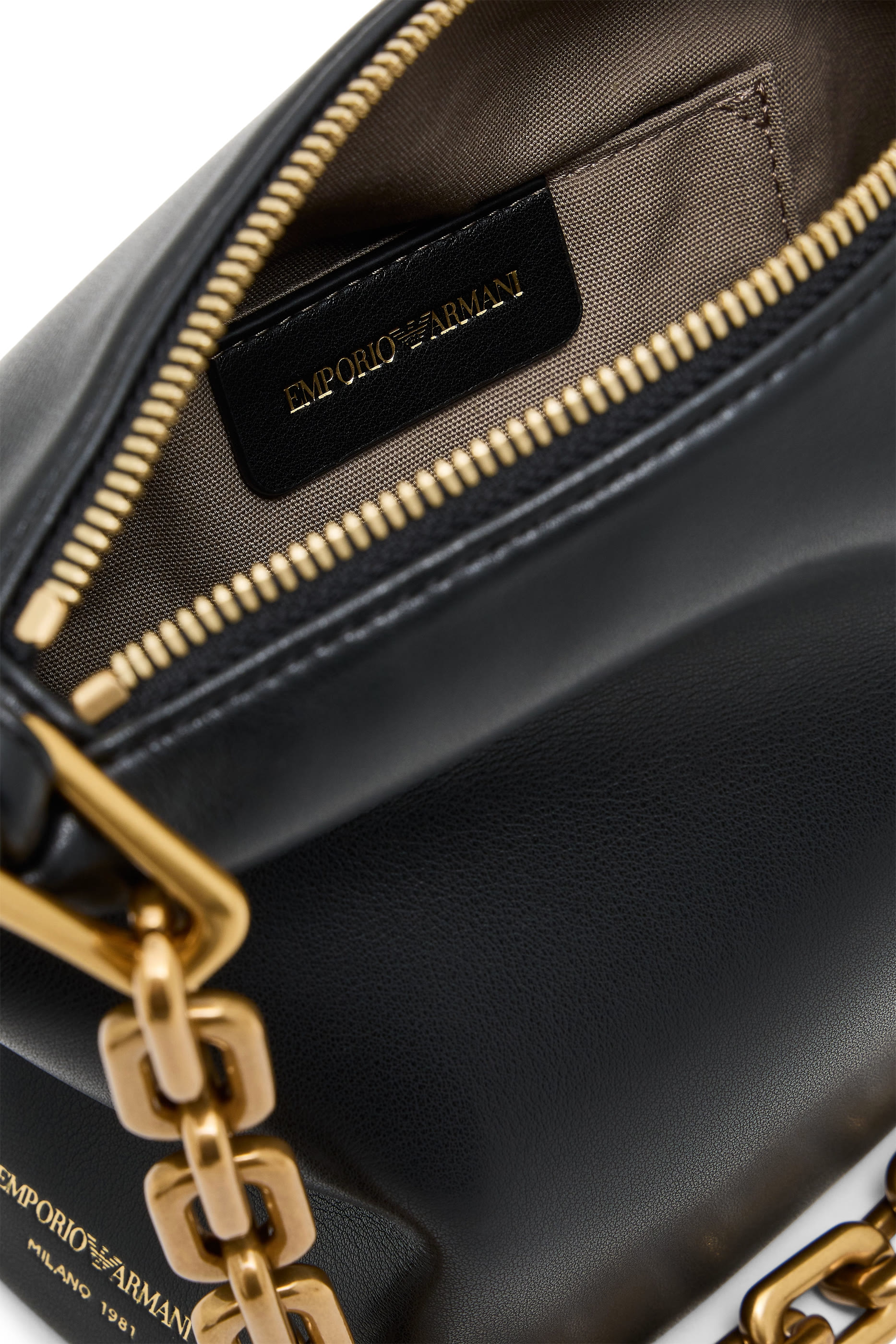 حقيبة هوبو صغيرة بسلسلة