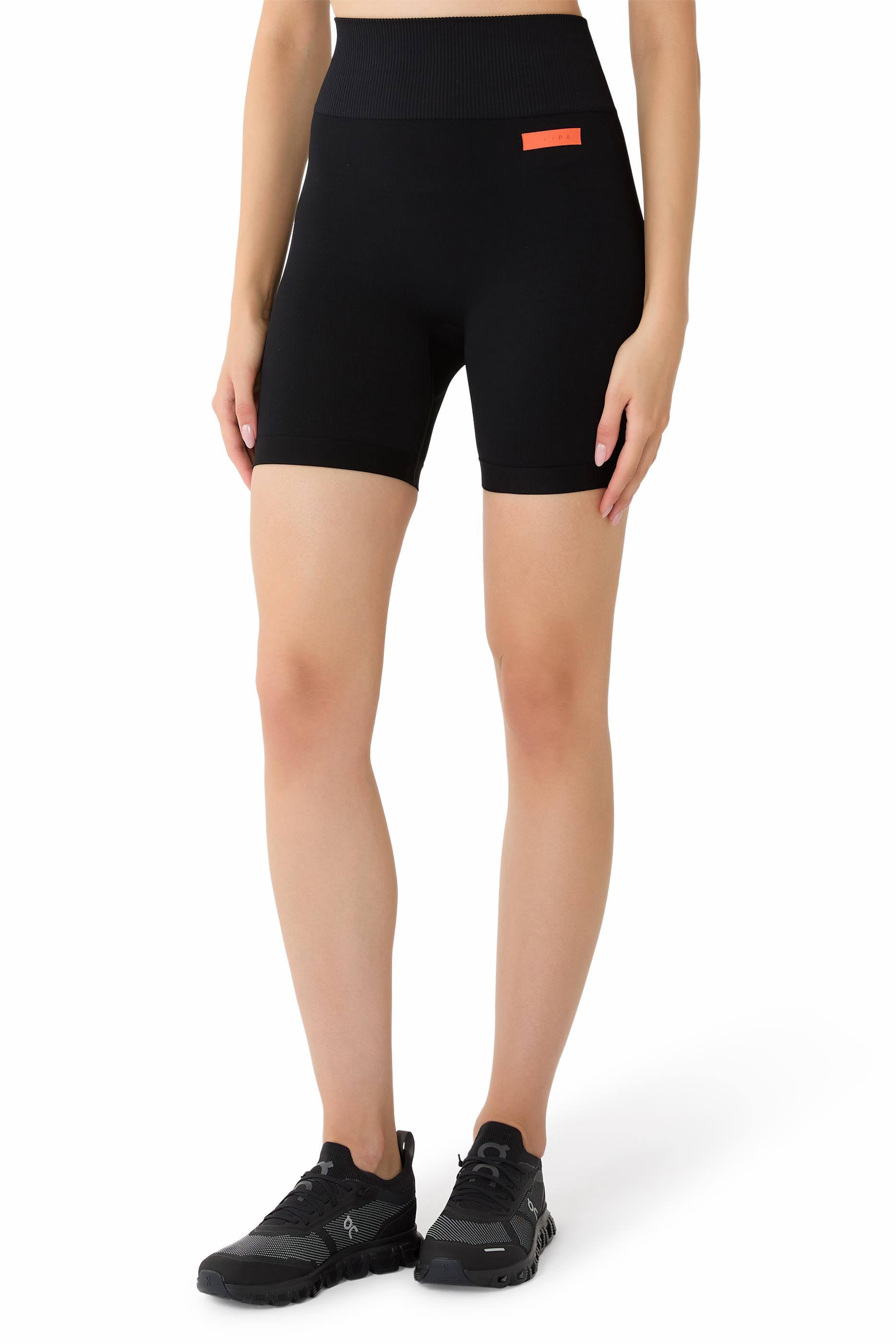 شورت منسوج بلا حياكة