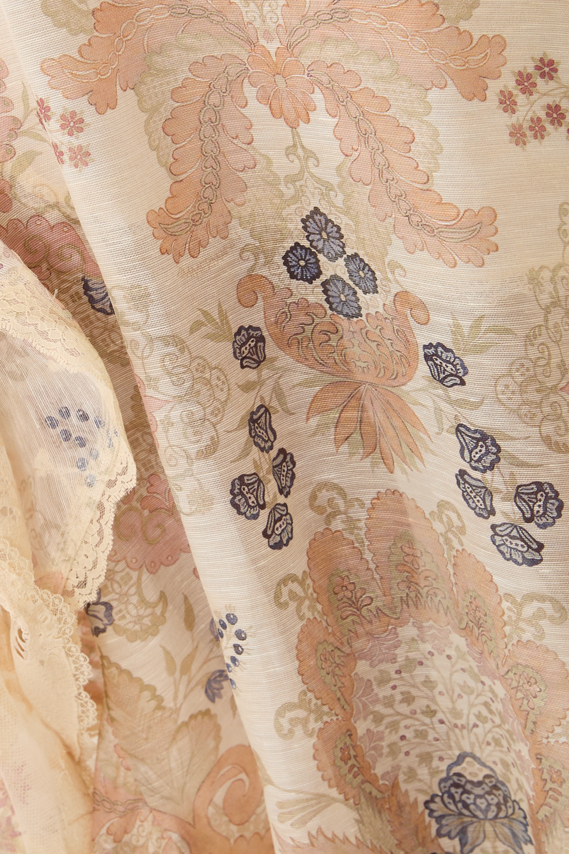 تنورة ريبالين طويلة دانتيل