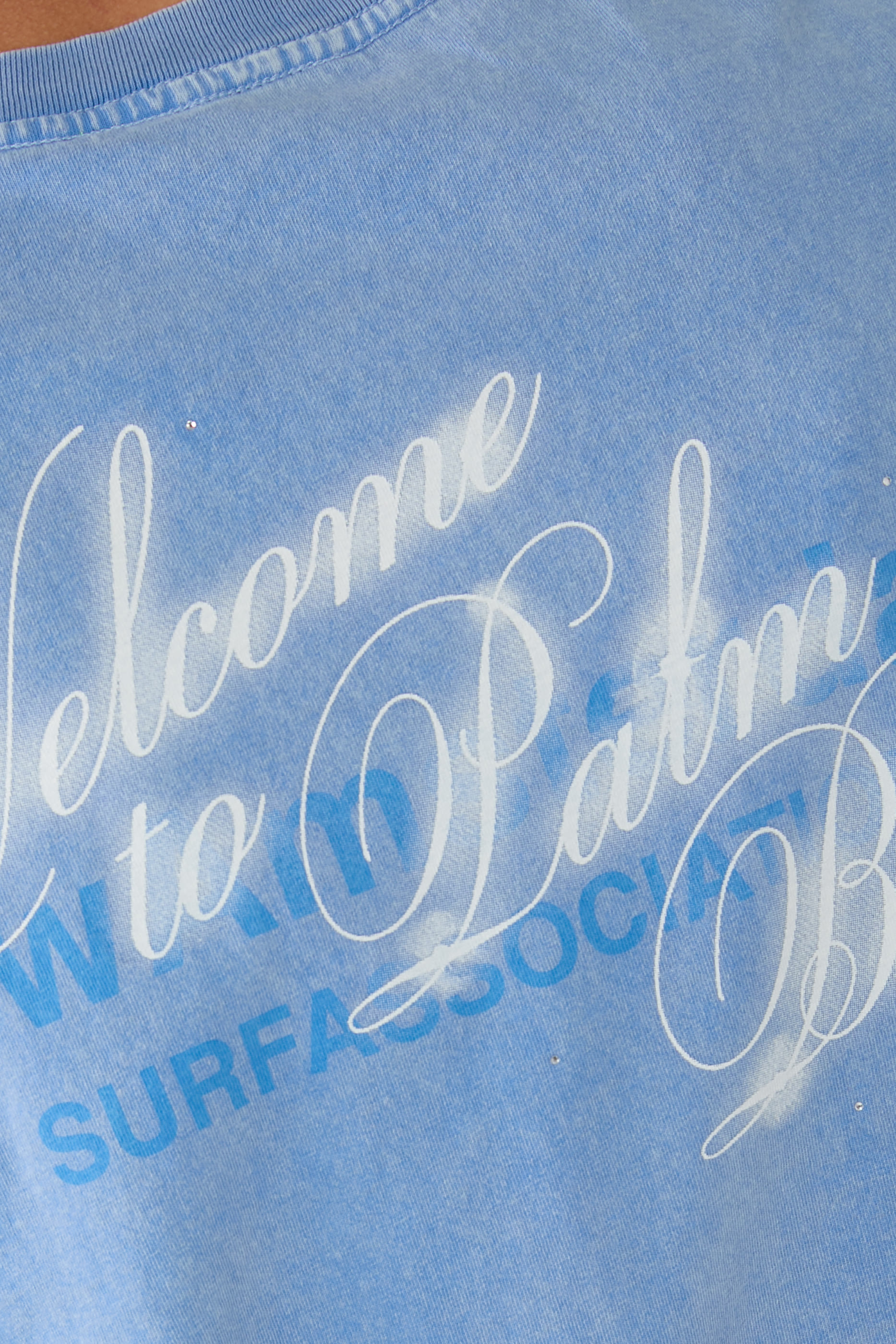 تيشيرت بطبعة ويلكام تو بالم بيتش