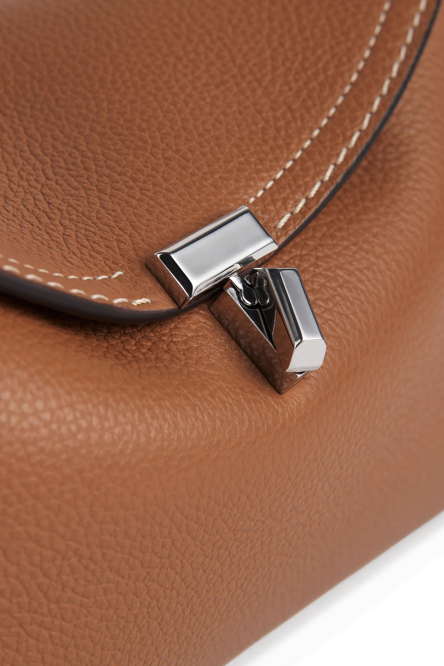 كلاتش بإغلاق على شكل حرف T