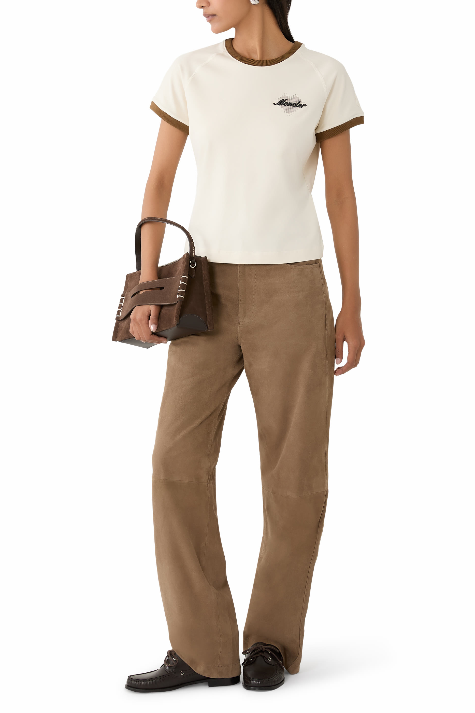 تيشيرت بأكمام قصيرة بشعار الماركة