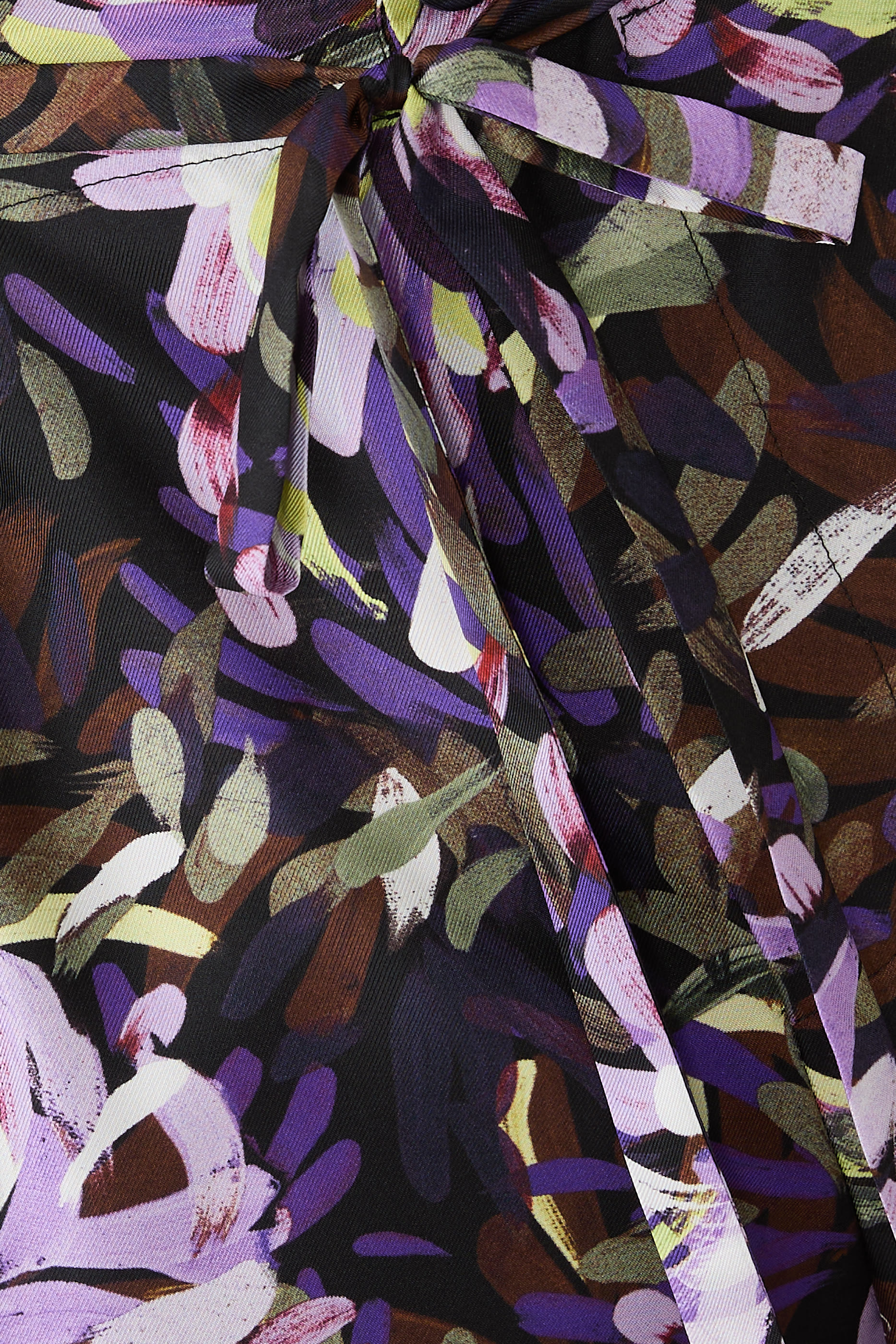 بنطال مزين بنقشة