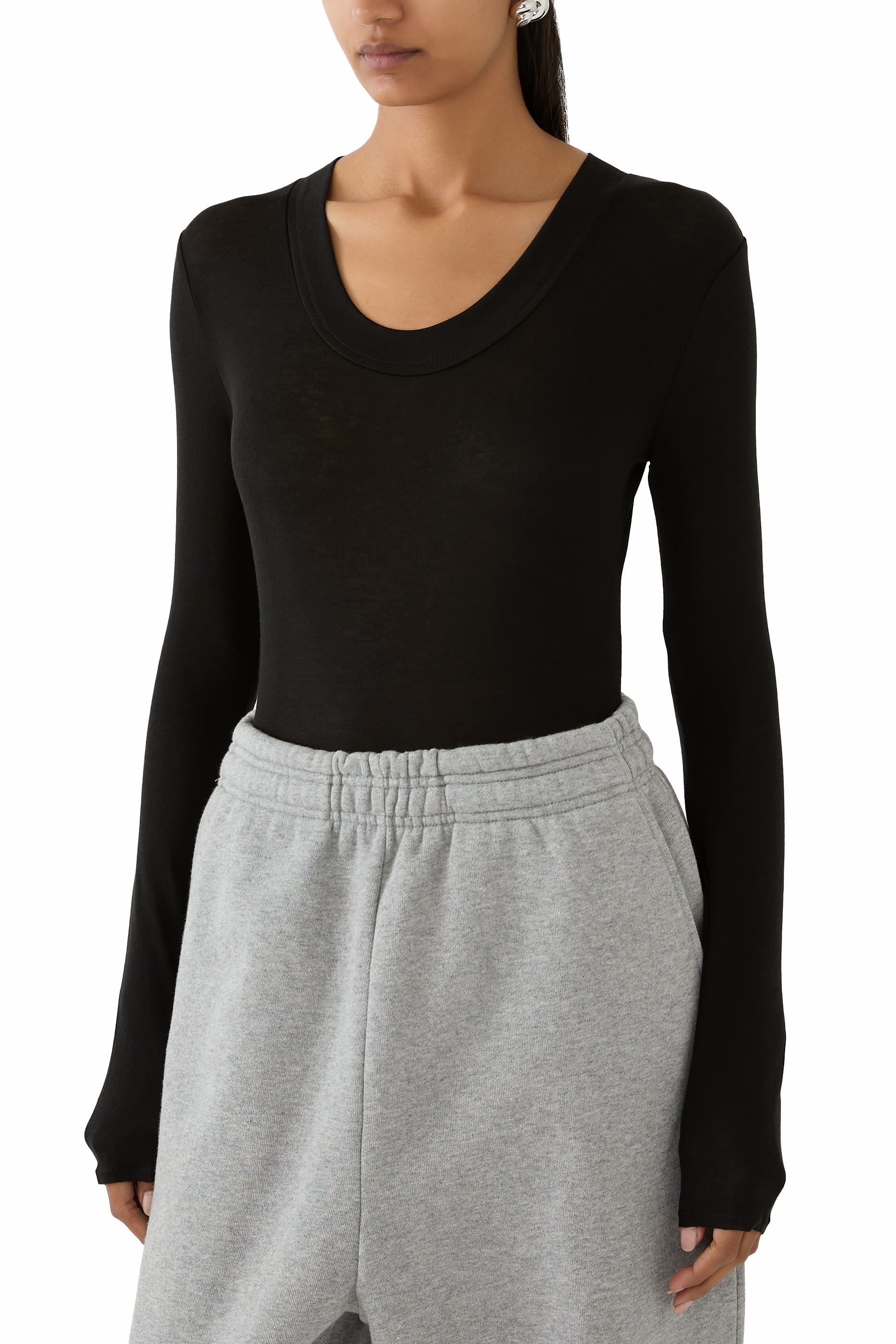 بودي سوت بياقة مستديرة